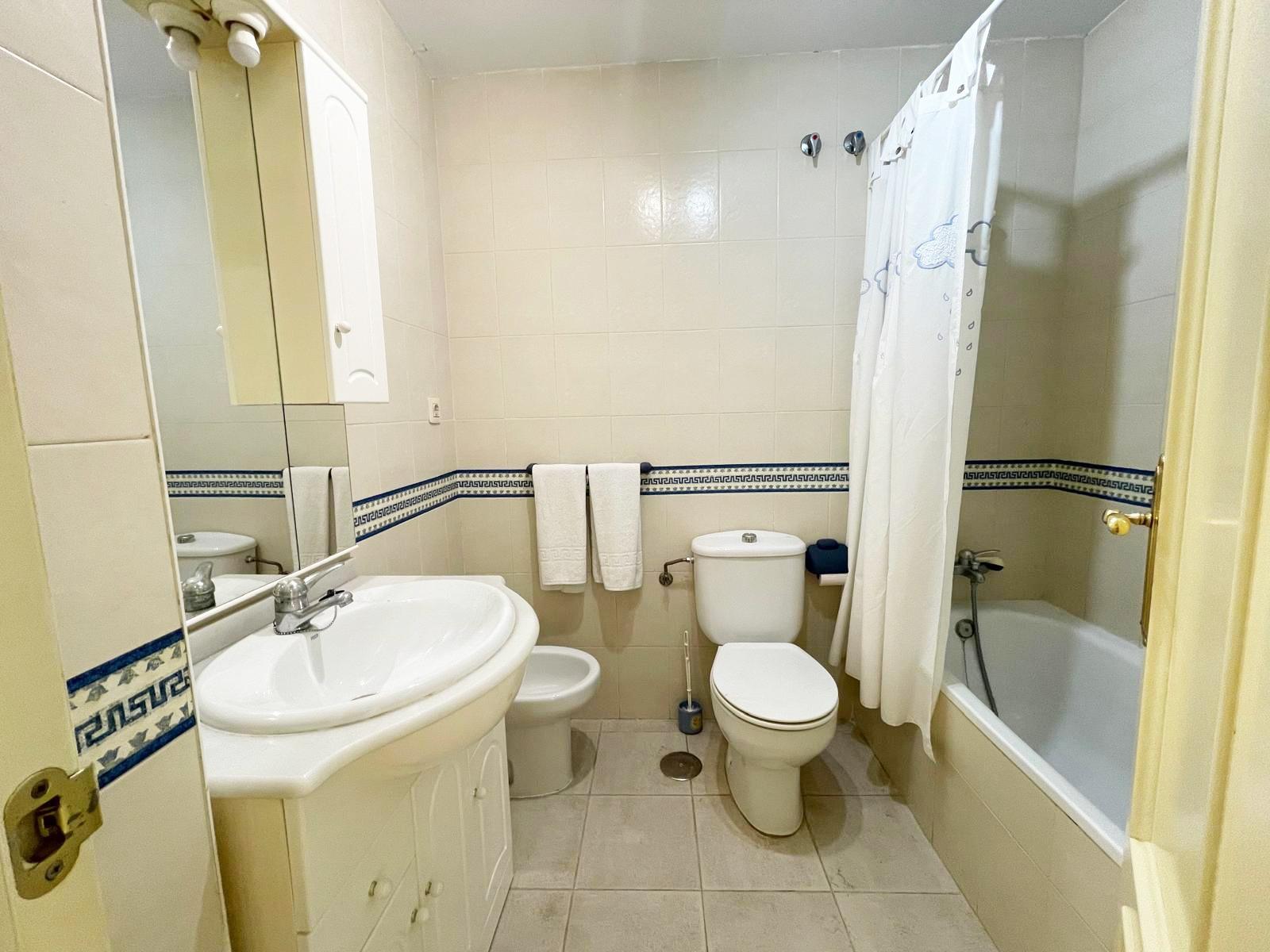 Amplio piso con terraza, garaje y ubicación excepcional en N - foto 16