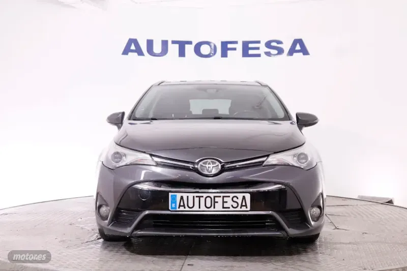 Toyota Avensis - foto 2