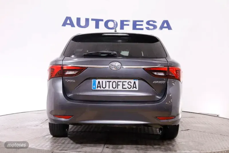 Toyota Avensis - foto 5