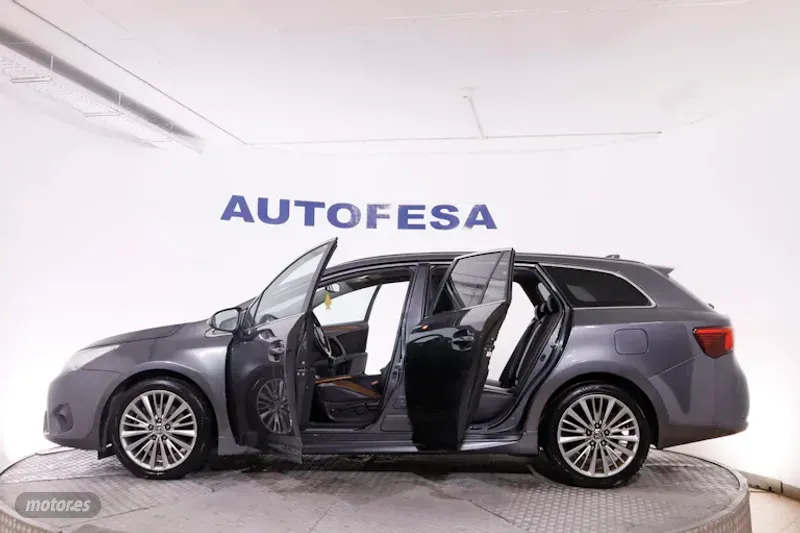 Toyota Avensis - foto 9