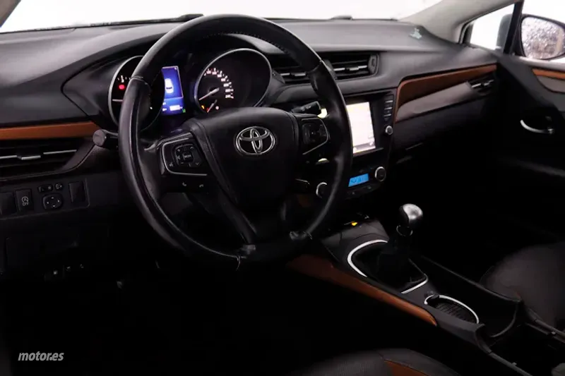 Toyota Avensis - foto 11