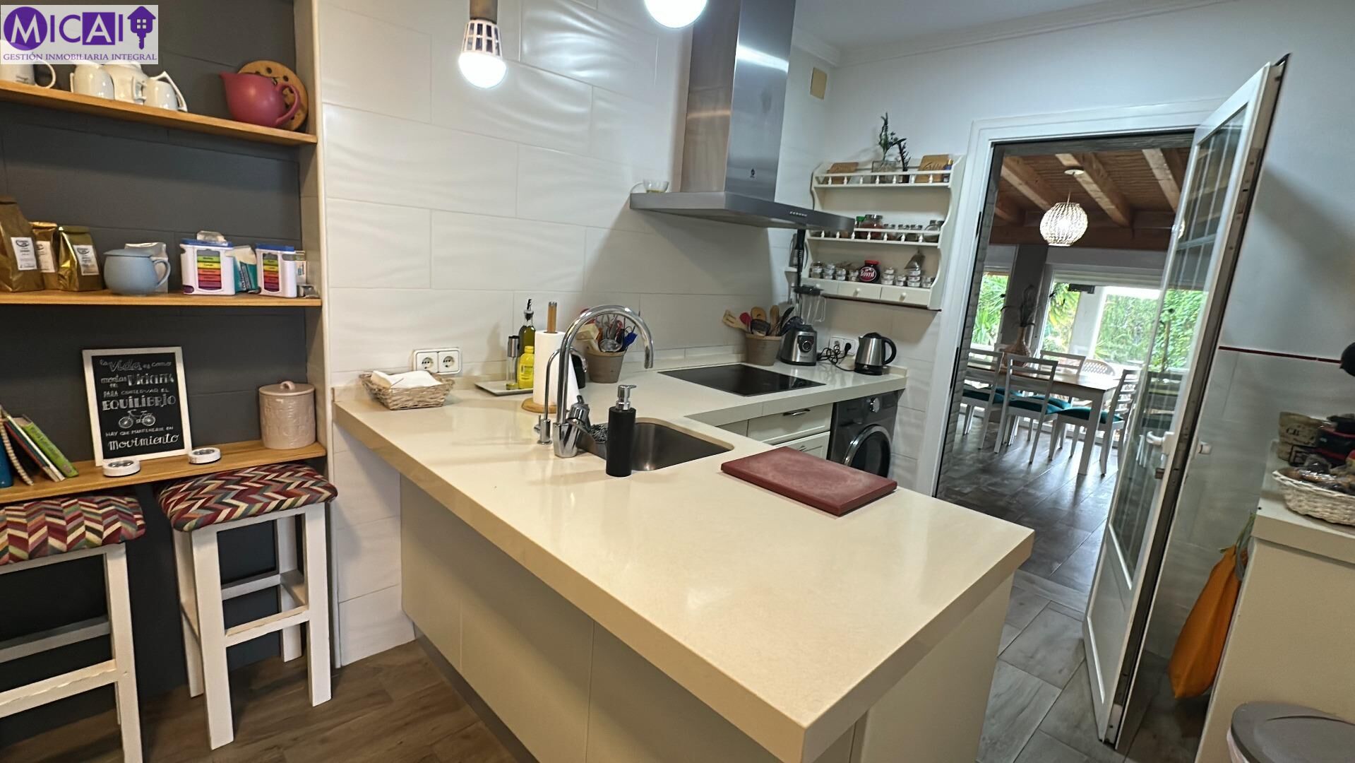 CHALET EXCLUSIVO CON PISCINA Y DOS PLANTAS - ZONA EL MARQUES - foto 42