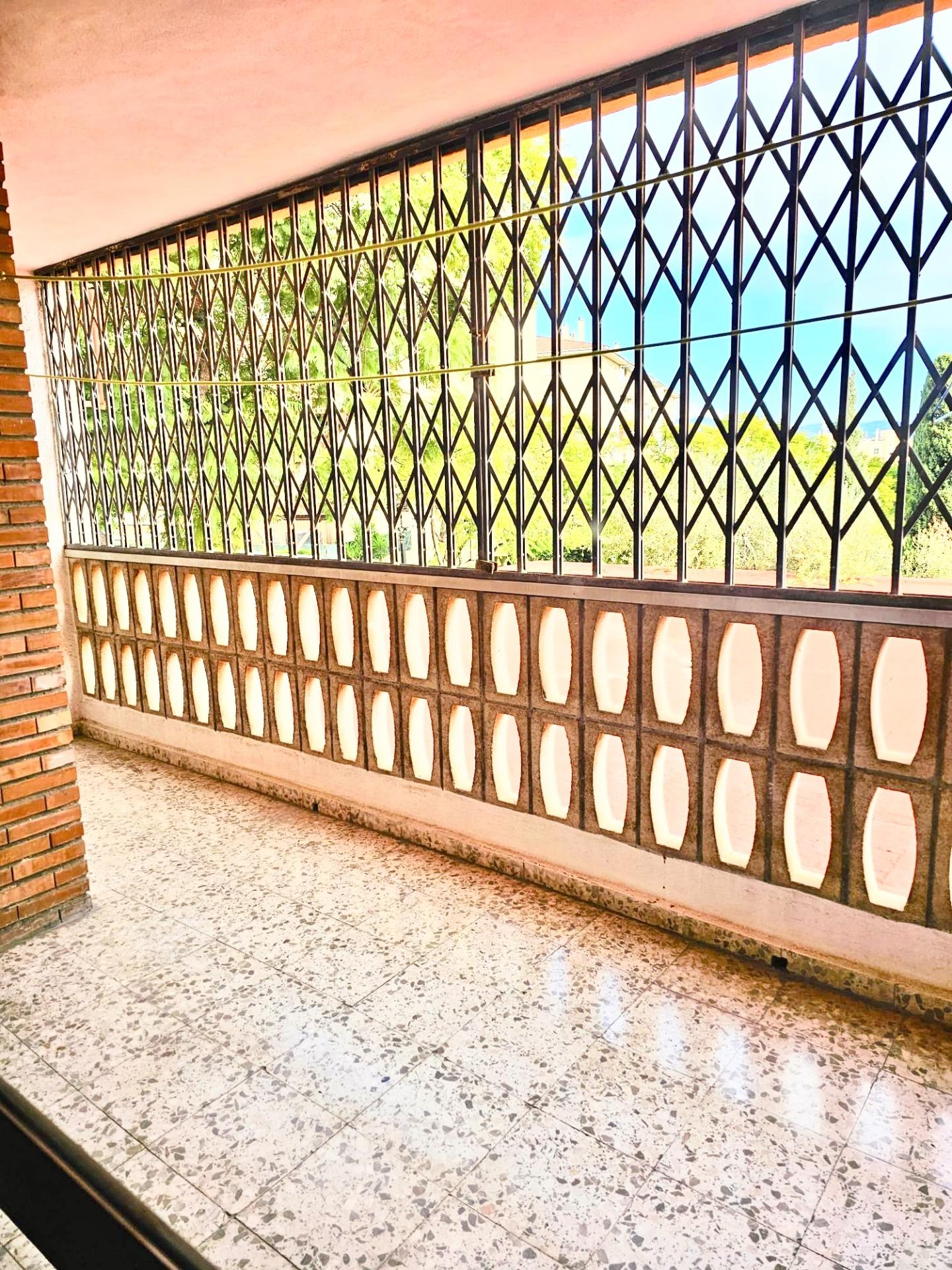 Amplio piso con garaje y piscina en La Puya – Marbella para  - foto 3