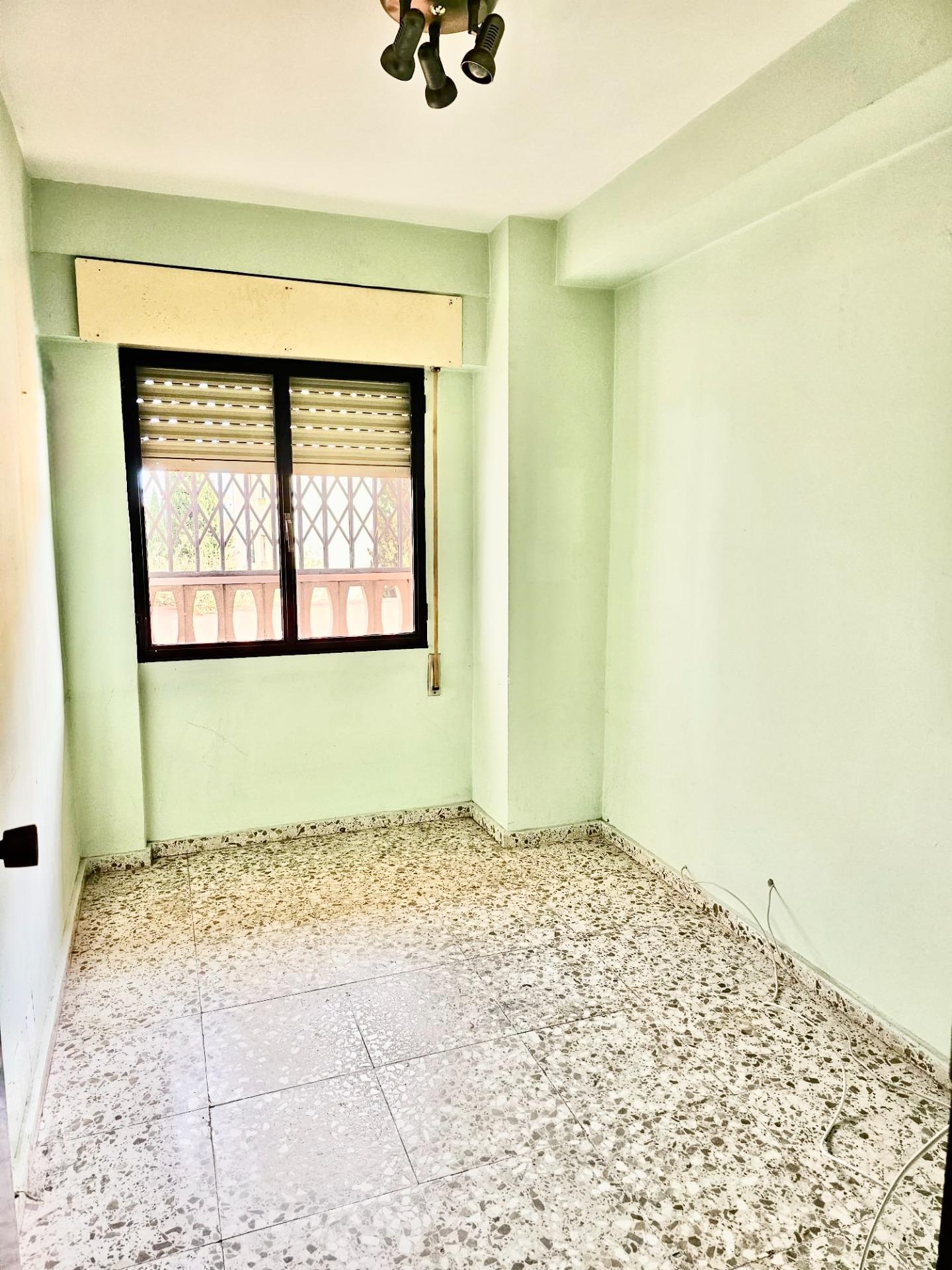 Amplio piso con garaje y piscina en La Puya – Marbella para  - foto 4