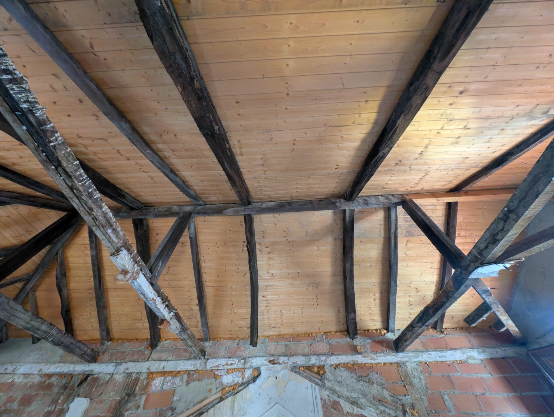 CASA DE DOS PLANTAS Y DESVÁN CON TERRAZA, PATIO Y BALCÓN EN  - foto 29