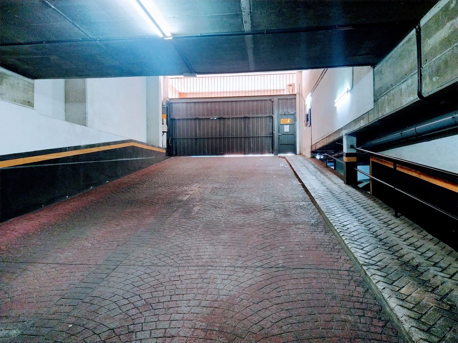 Plaza de garaje para ciclomotor - foto 4