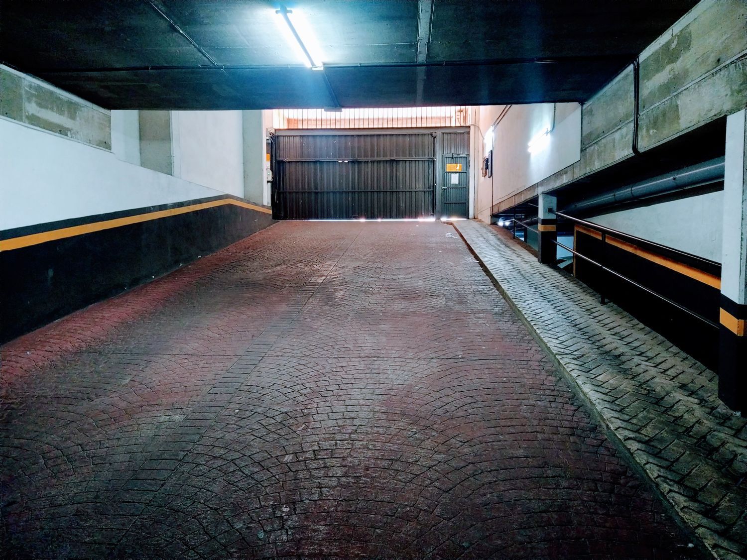 Plaza de garaje para ciclomotor - foto 5