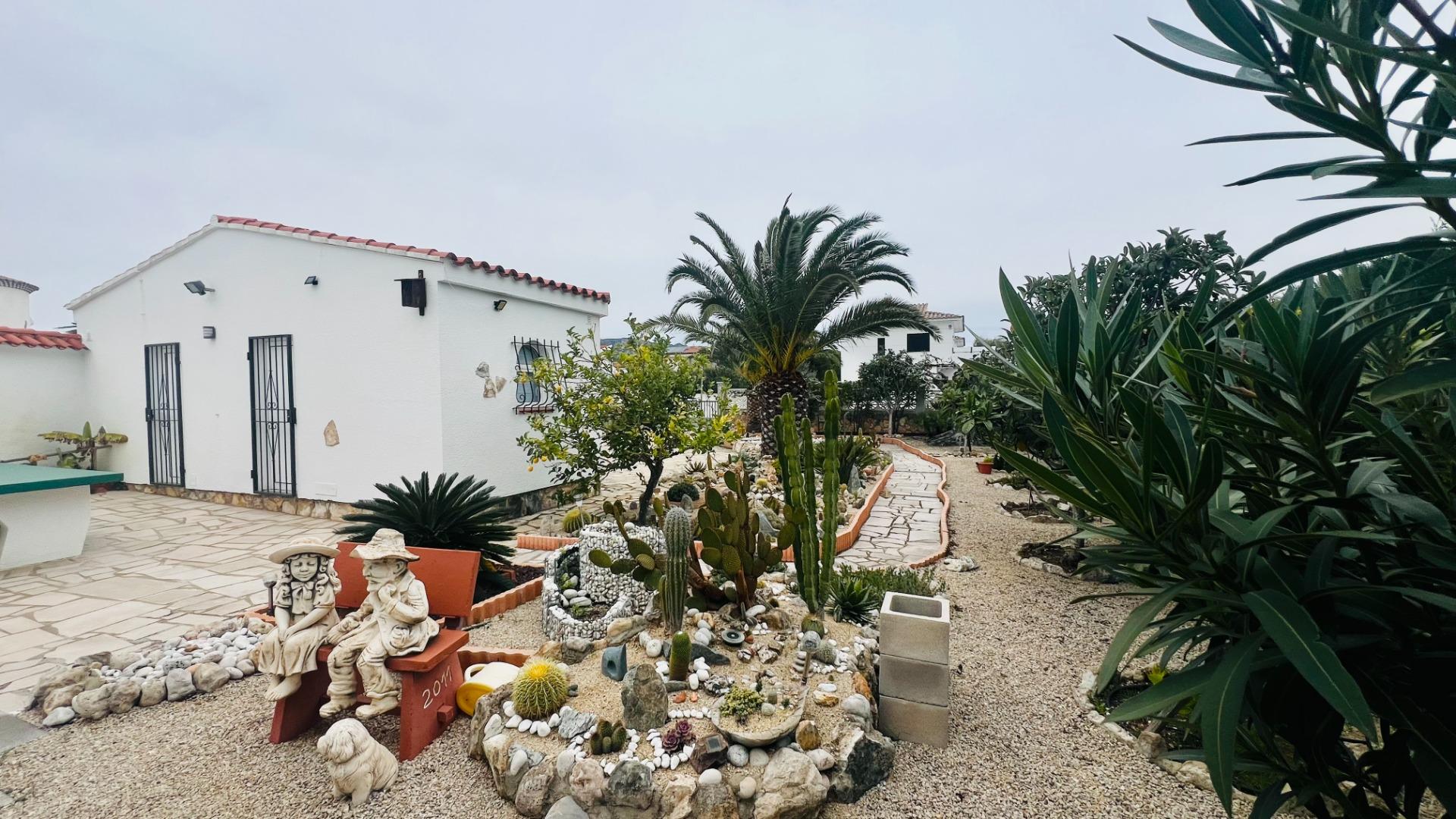 Chalet con gran jardín en Tres Cales a pocos metros de la pl - foto 6