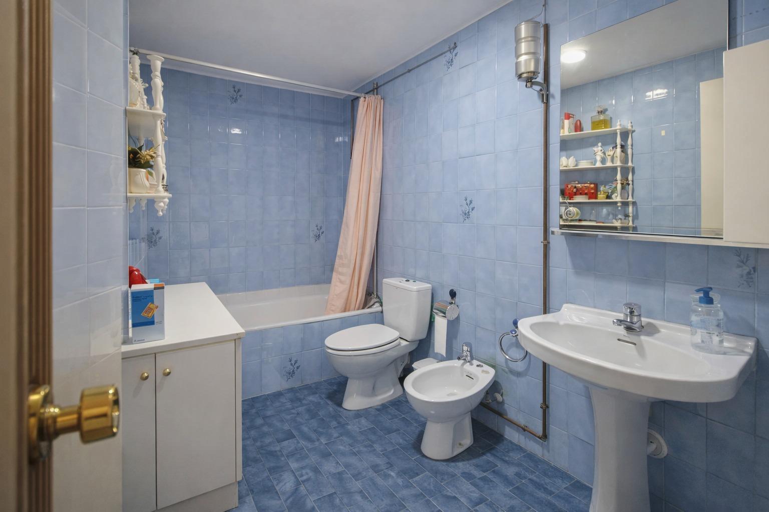 AMPLIO PISO CON VISTAS AL MAR EN LA MALAGUETA – CALLE MAESTR - foto 8