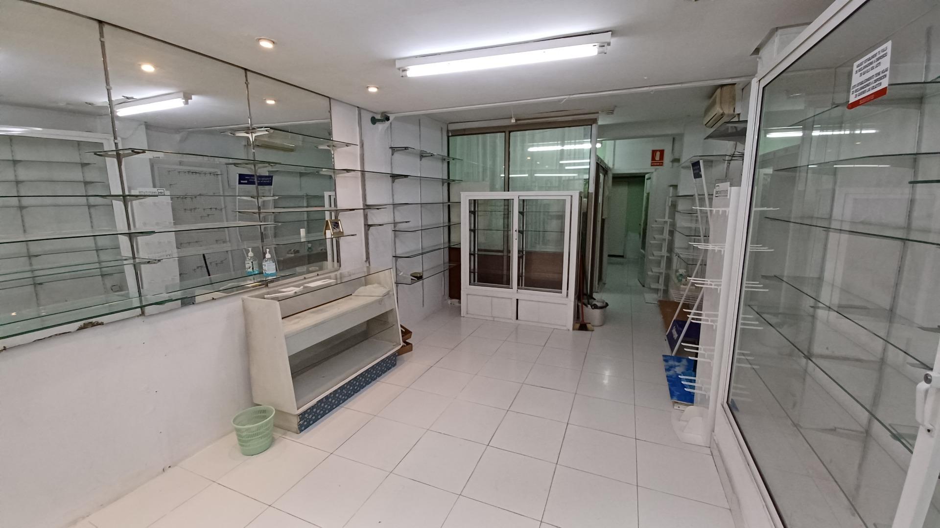 Local Comercial en Alquiler en Benicalap, Valencia