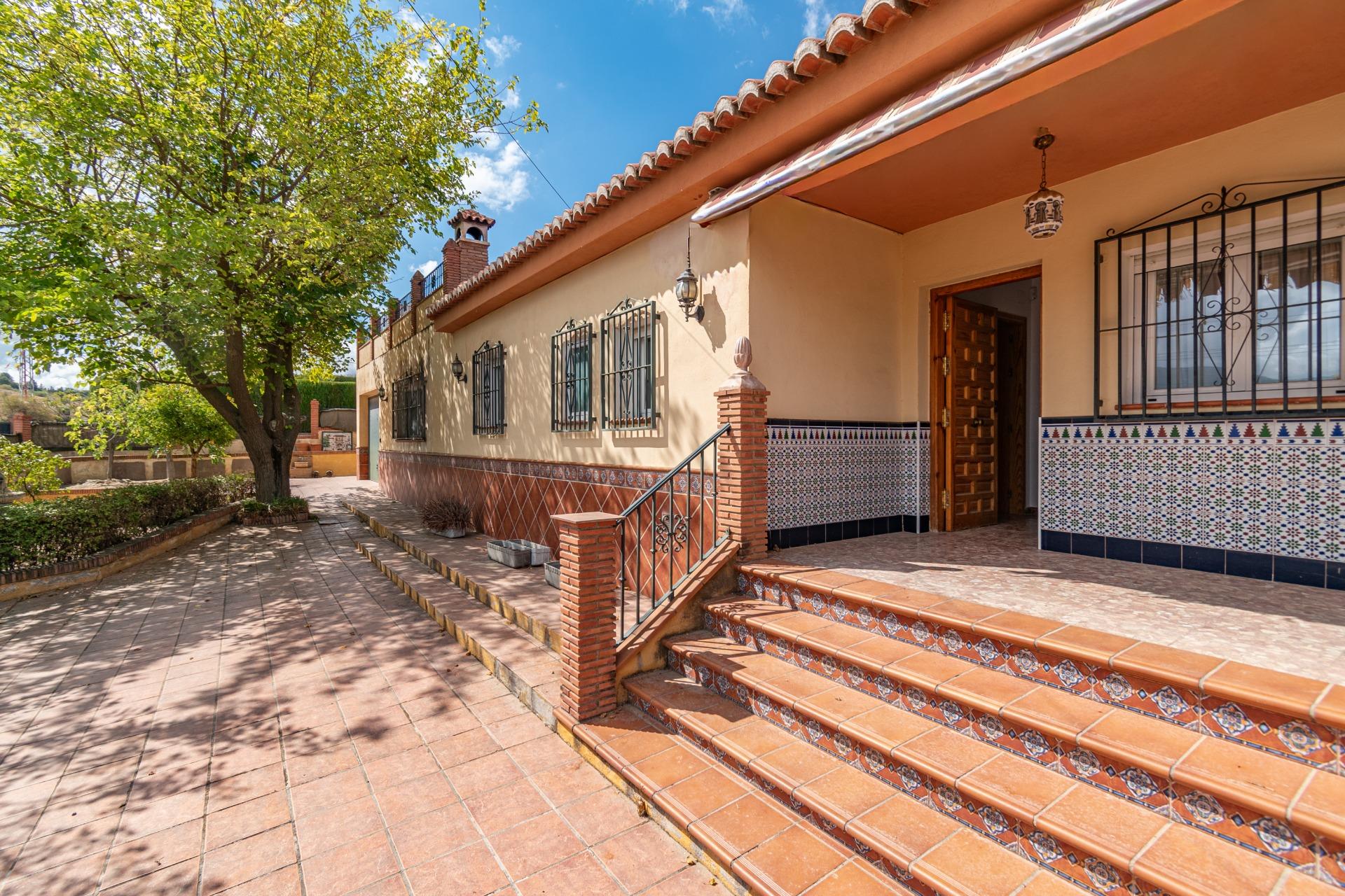 Impresionante Chalet en Otura con Piscina y Vistas - foto 42