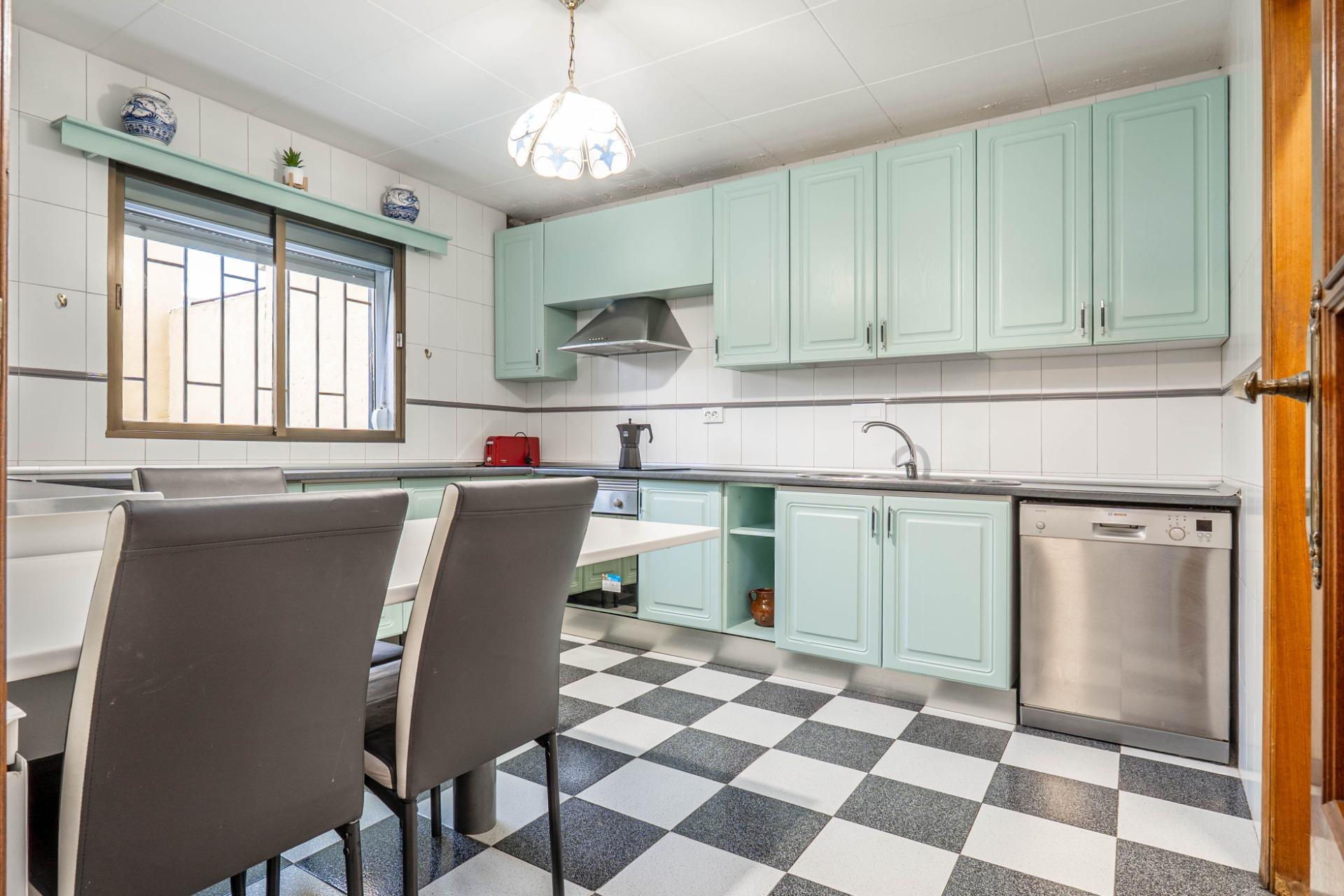 Chalet con Piscina en los Rebites a pocos metros de Granada  - foto 33