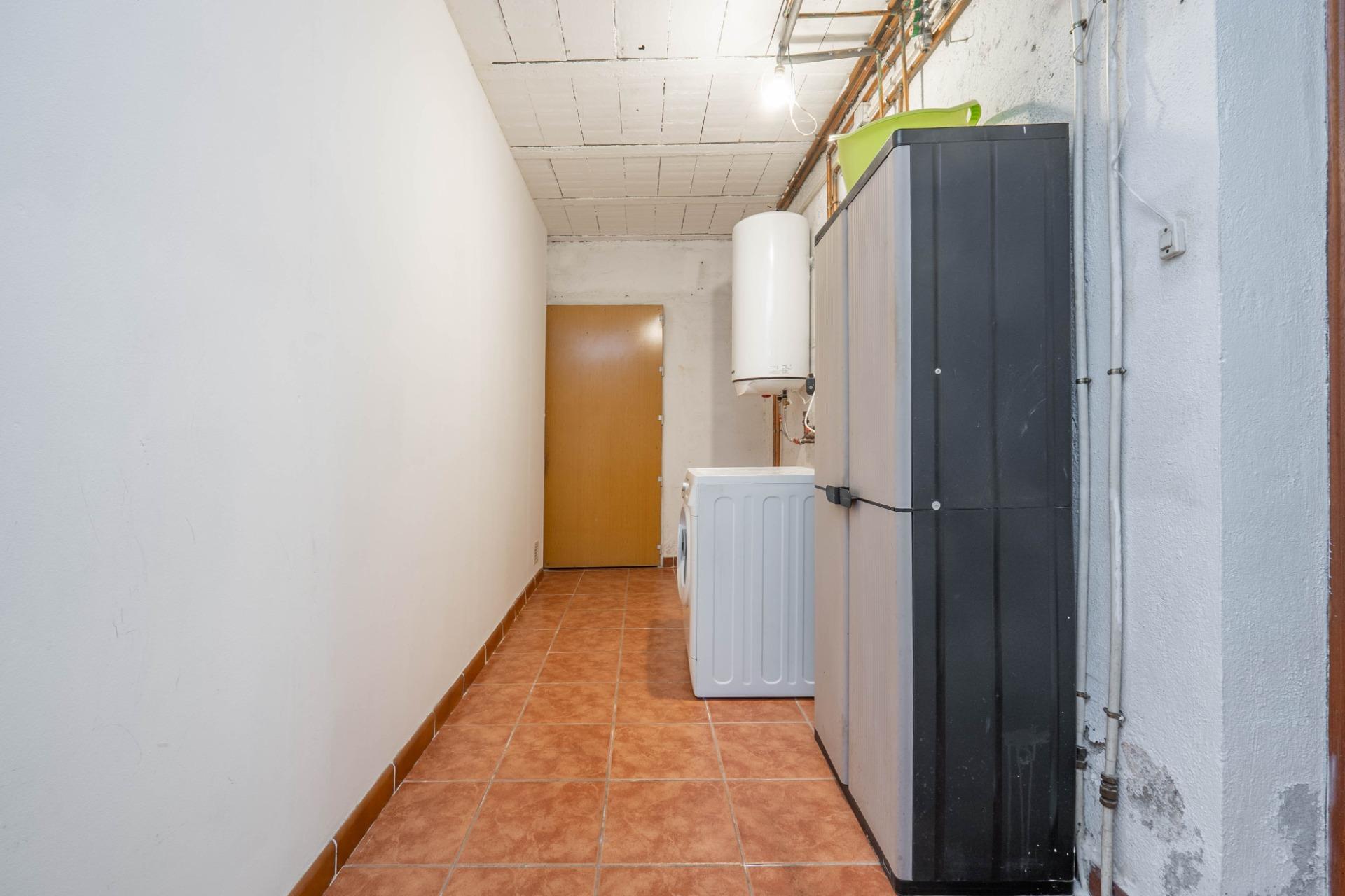 Chalet con Piscina en los Rebites a pocos metros de Granada  - foto 47