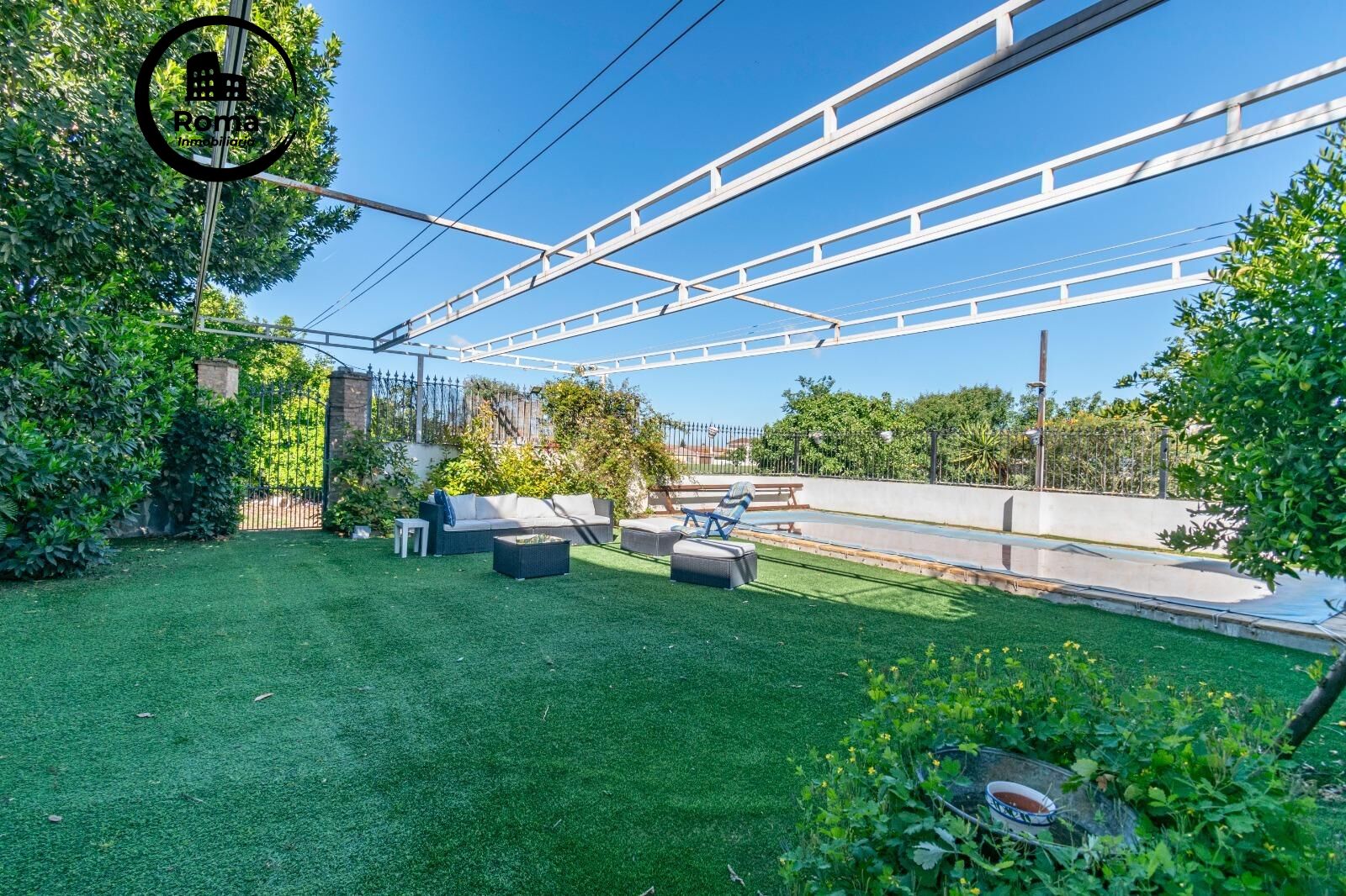 Amplia Casa en Purchil con Piscina y Jardín - foto 3