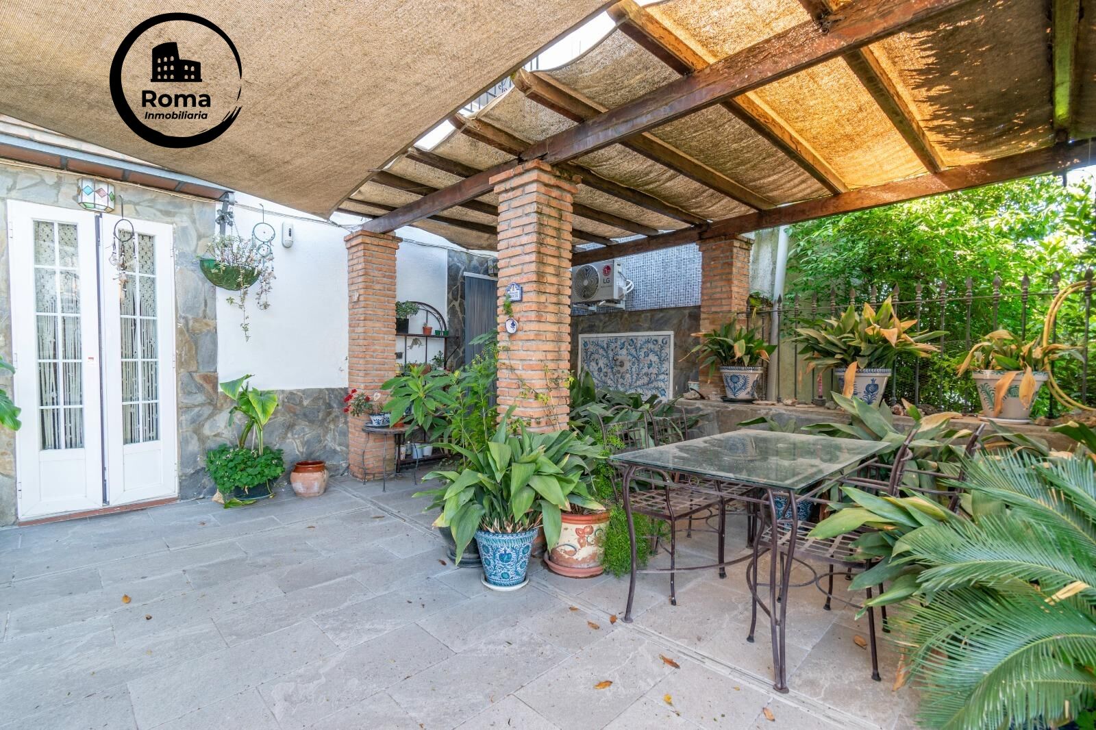 Amplia Casa en Purchil con Piscina y Jardín - foto 12