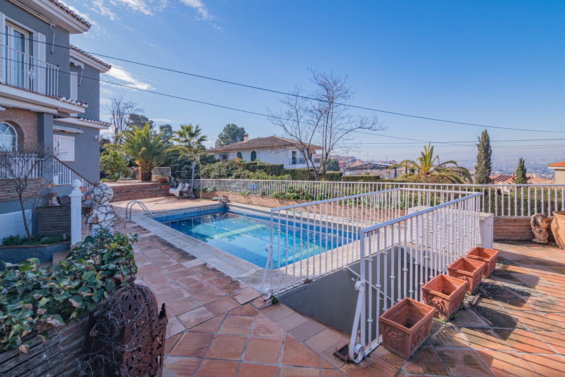 LUJOSO CHALET CON UNA VISTA ESPECTACULAR - foto 4