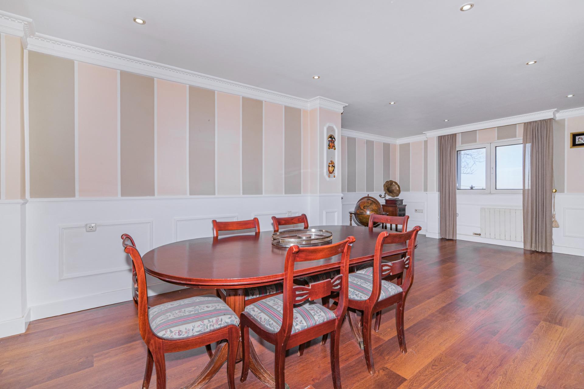 LUJOSO CHALET CON UNA VISTA ESPECTACULAR - foto 9