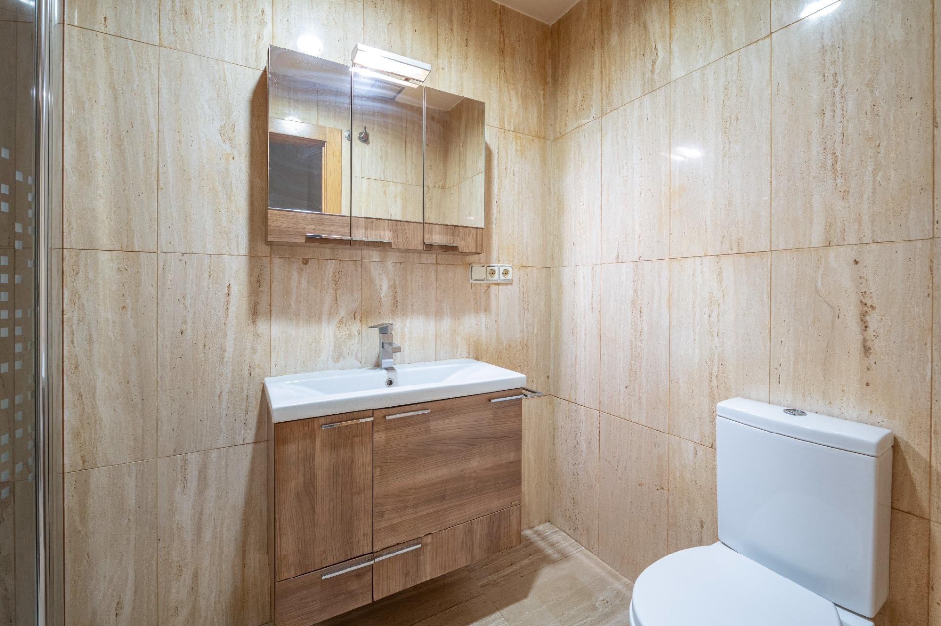 Amplio y Luminoso Piso en el Corazón de Granada - foto 7