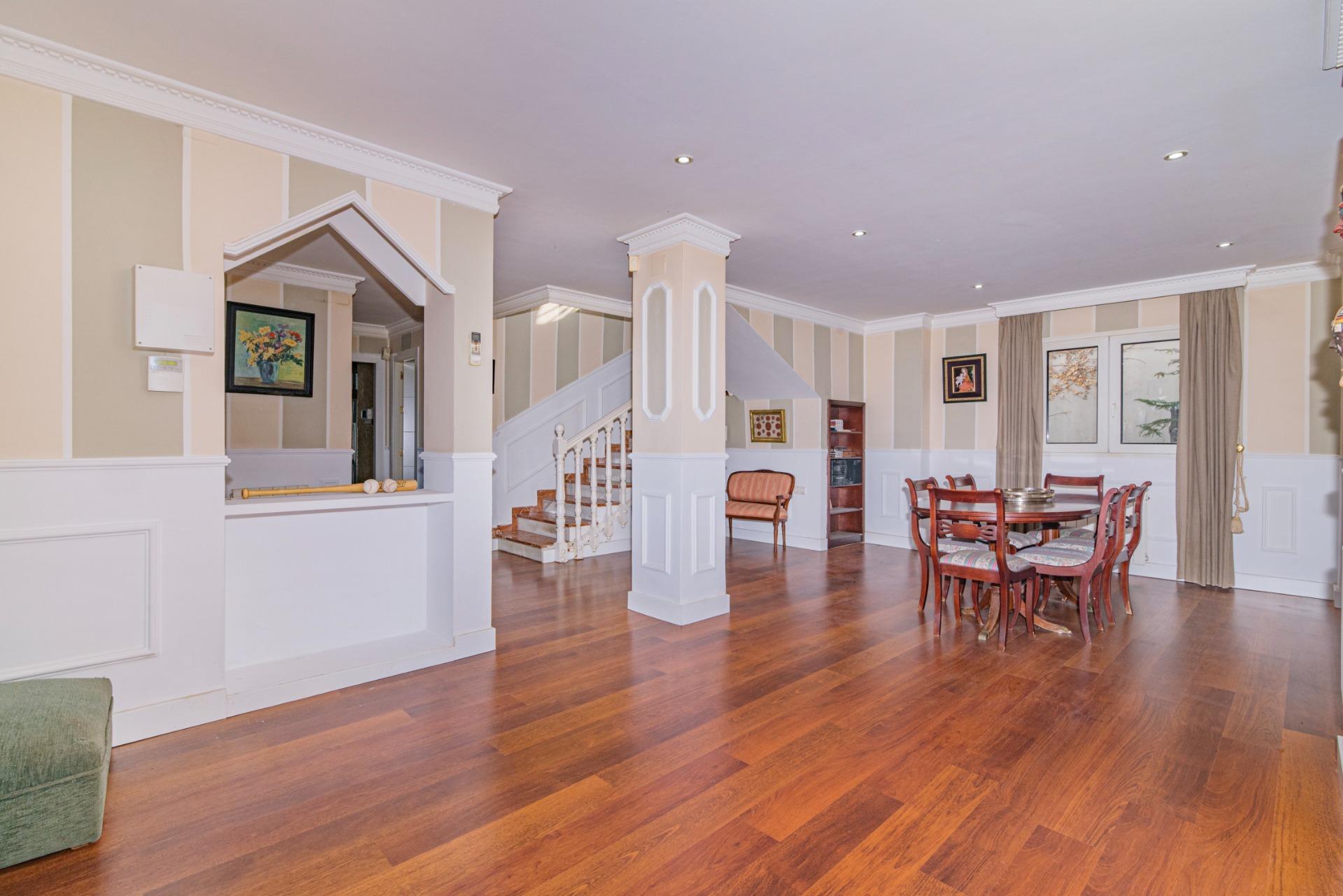 LUJOSO CHALET CON UNA VISTA ESPECTACULAR - foto 11