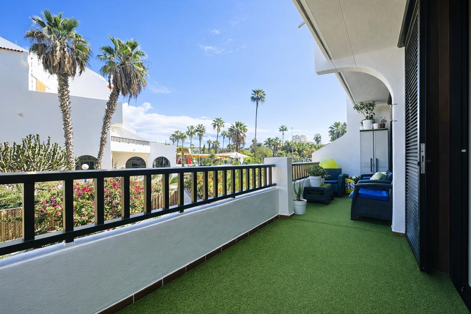 Apartamento en Parque Santiago 1 con terraza, parking y pisc - foto 3