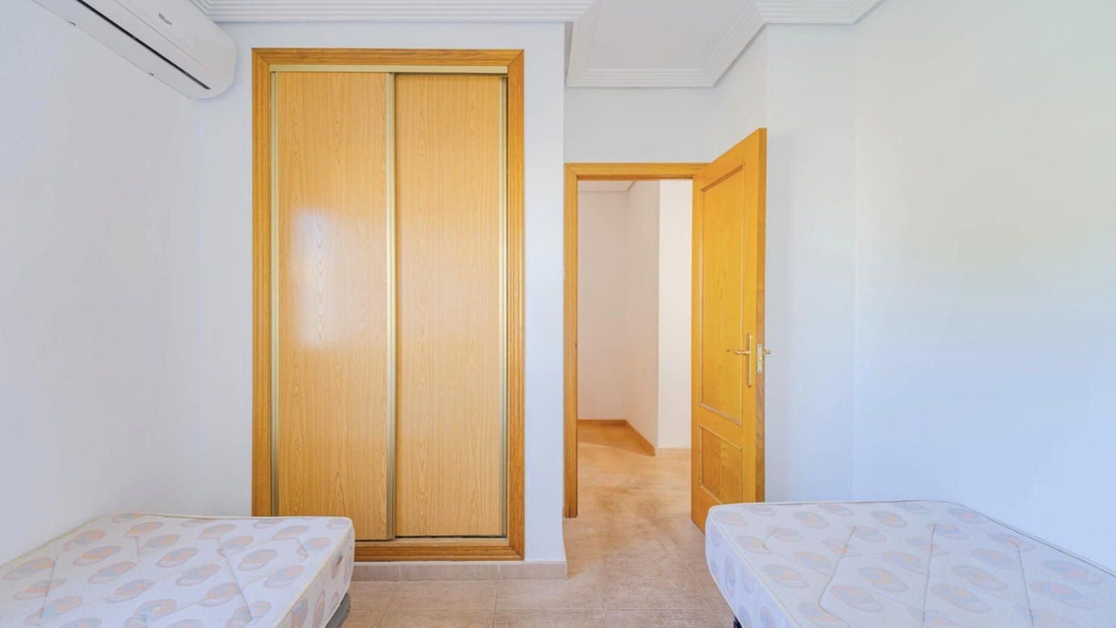 DUPLEX DE 2 DORMITORIOS Y 1 BAÑO EN TORREVIEJA (LOS ALTOS) - foto 12