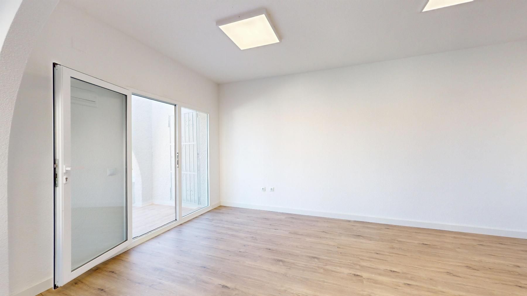 BUNGALOW DE 2 DORMITORIOS Y 1 BAÑO EN SAN MIGUEL DE SALINAS  - foto 4