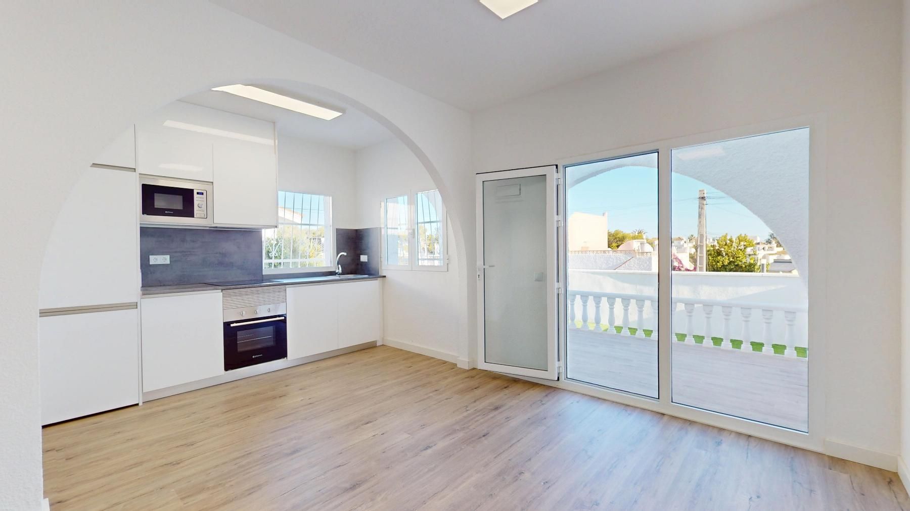 BUNGALOW DE 2 DORMITORIOS Y 1 BAÑO EN SAN MIGUEL DE SALINAS  - foto 9