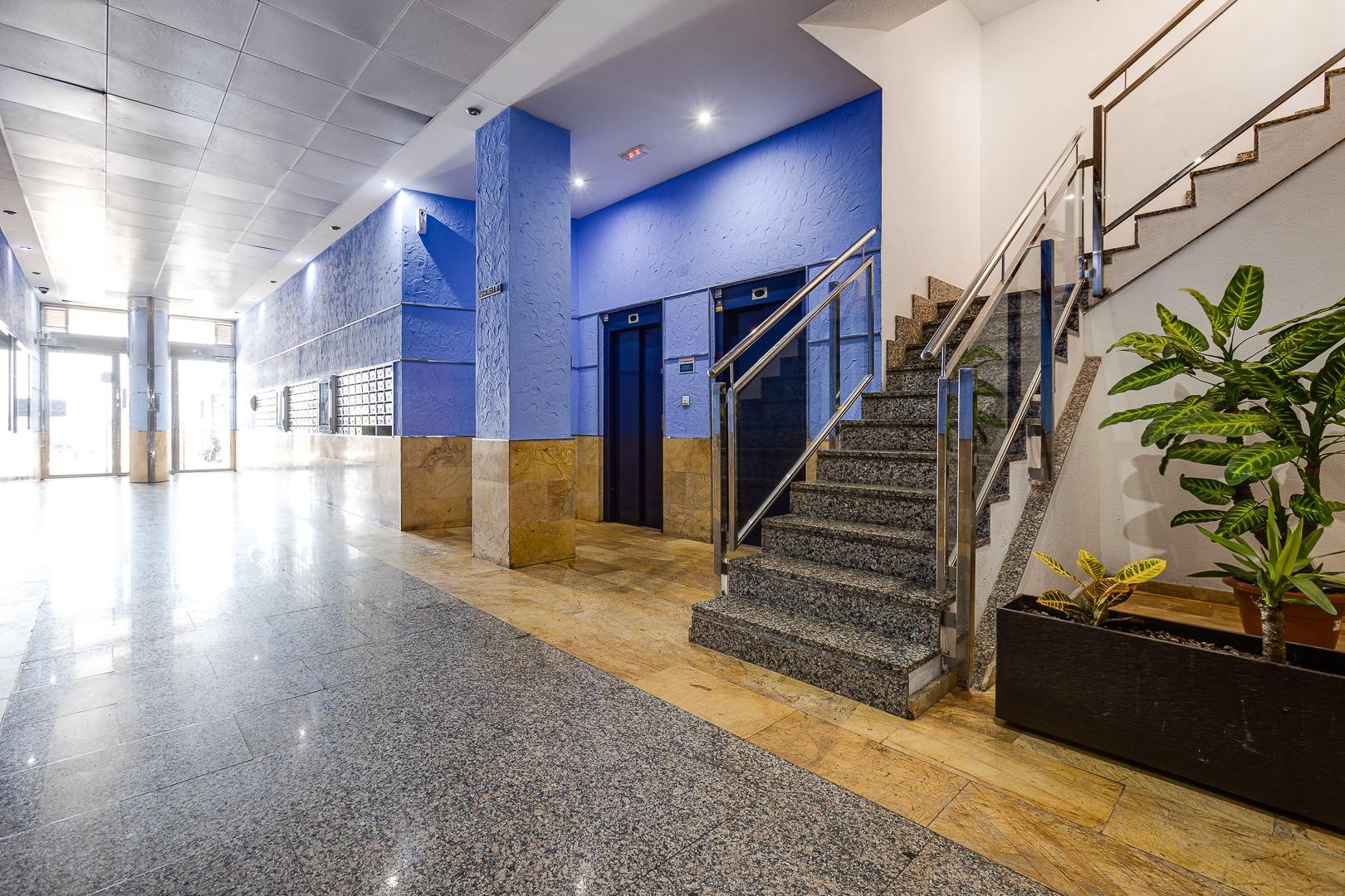 SE VENDE ESTUDIO EN PRIMERA LINEA DE LA PLAYA EN TORREVIEJA  - foto 9