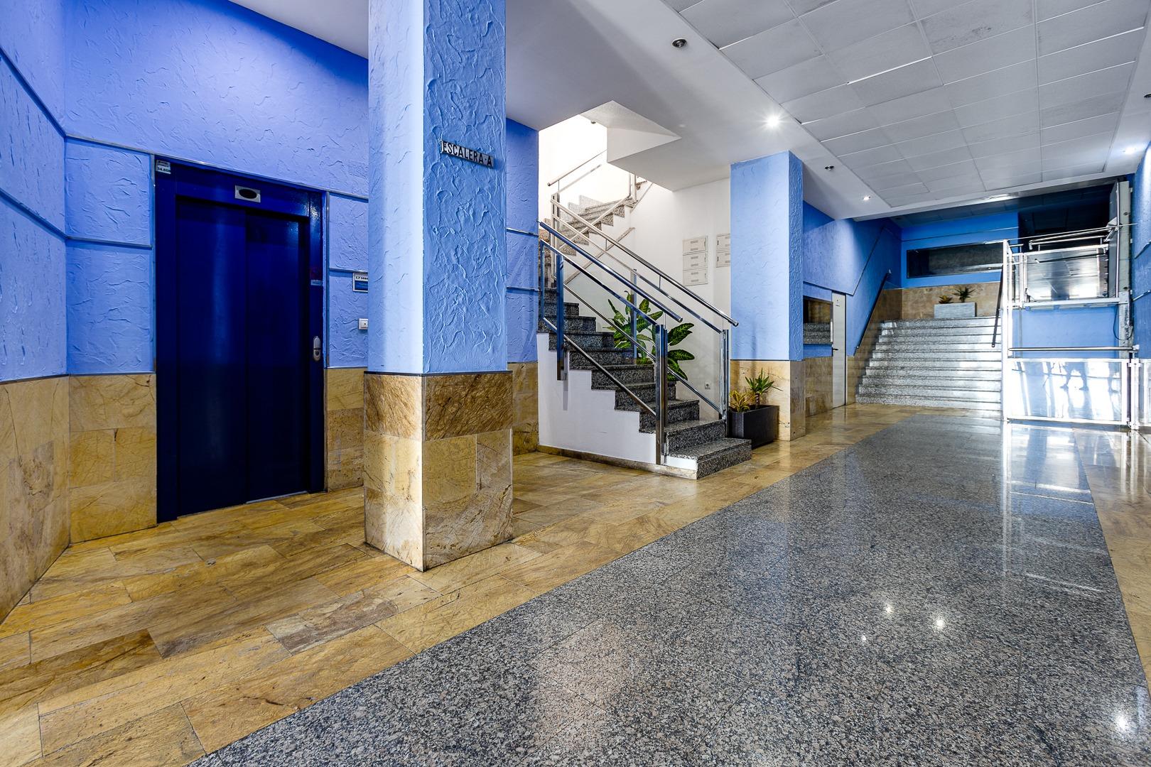 SE VENDE ESTUDIO EN PRIMERA LINEA DE LA PLAYA EN TORREVIEJA  - foto 20