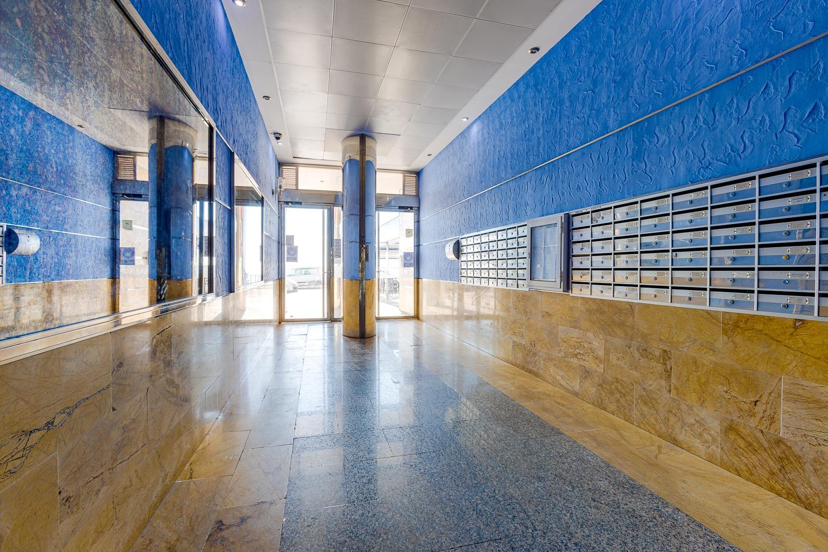 SE VENDE ESTUDIO EN PRIMERA LINEA DE LA PLAYA EN TORREVIEJA  - foto 21