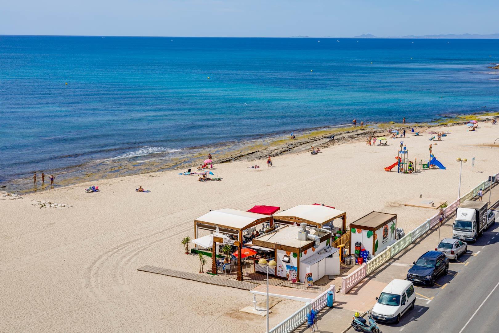 SE VENDE ESTUDIO EN PRIMERA LINEA DE LA PLAYA EN TORREVIEJA  - foto 28