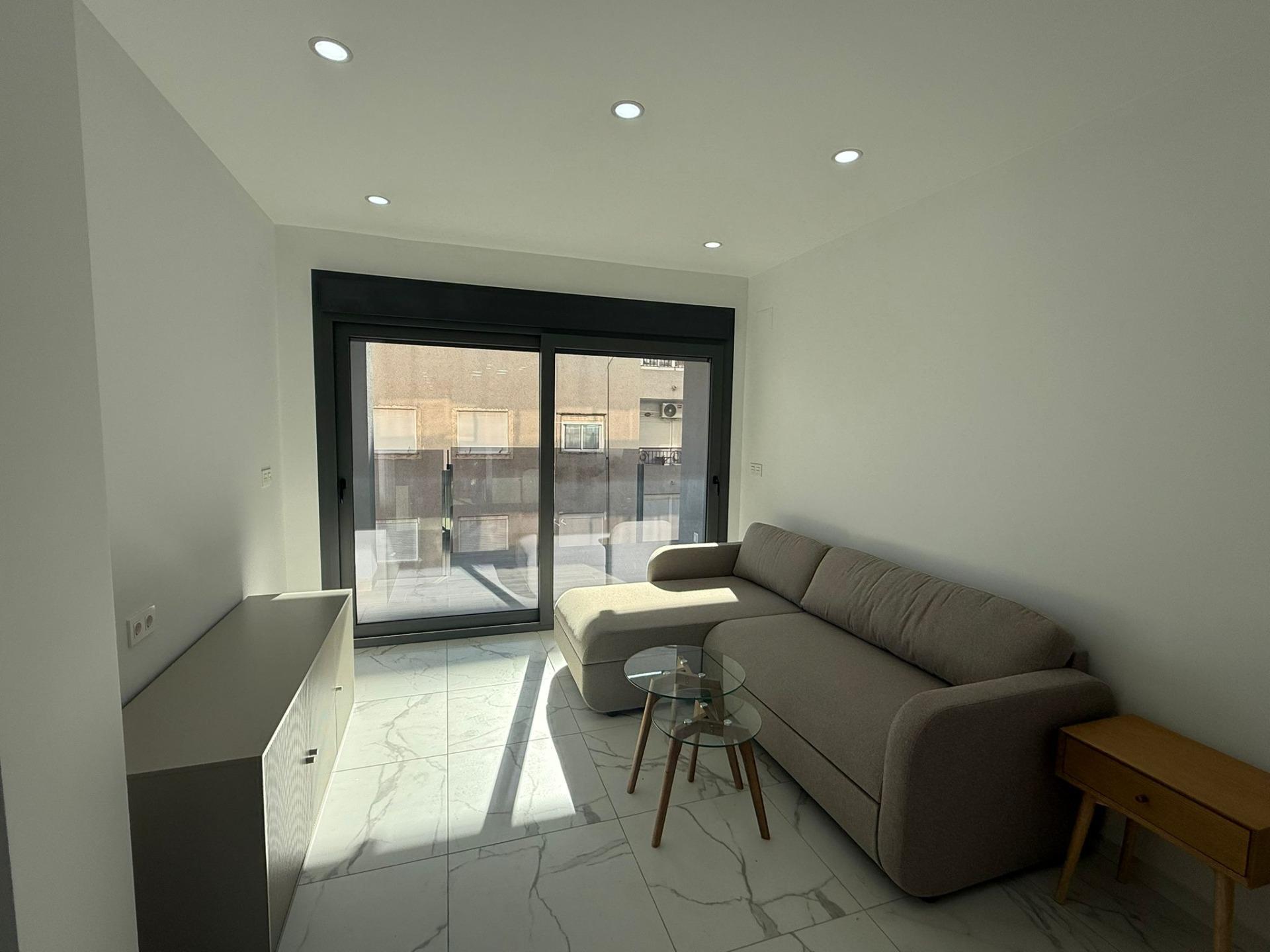 APARTAMENTO DE 2 DORMITORIOS Y 2 BAÑOS EN TORREVIEJA CERCA D - foto 6