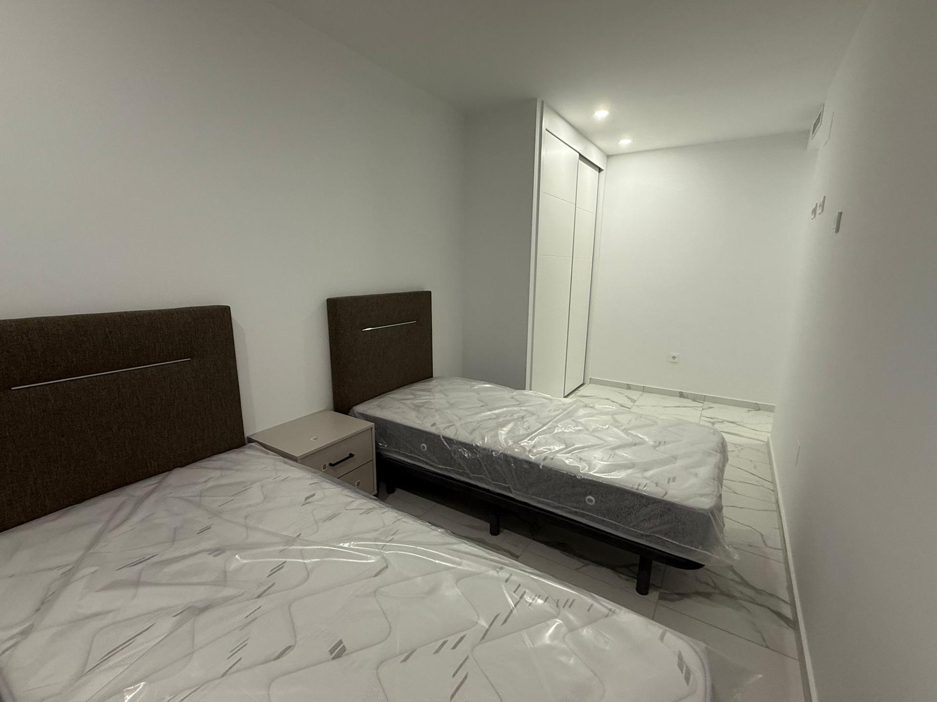 APARTAMENTO DE 2 DORMITORIOS Y 2 BAÑOS EN TORREVIEJA CERCA D - foto 17