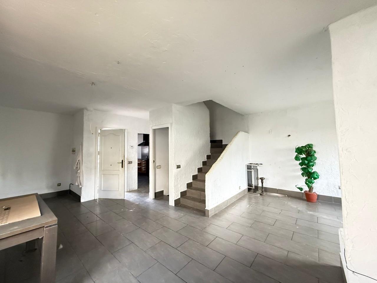 Chalet adosado con piscina comunitaria en Cunit - foto 5