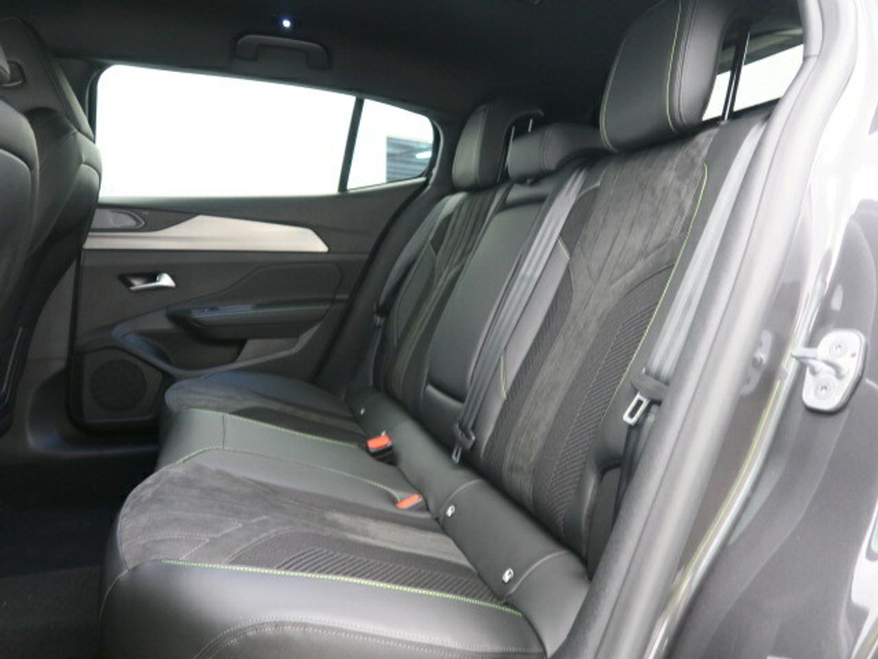 Peugeot 408 408 GT PHEV 225 e-EAT8 - foto 18