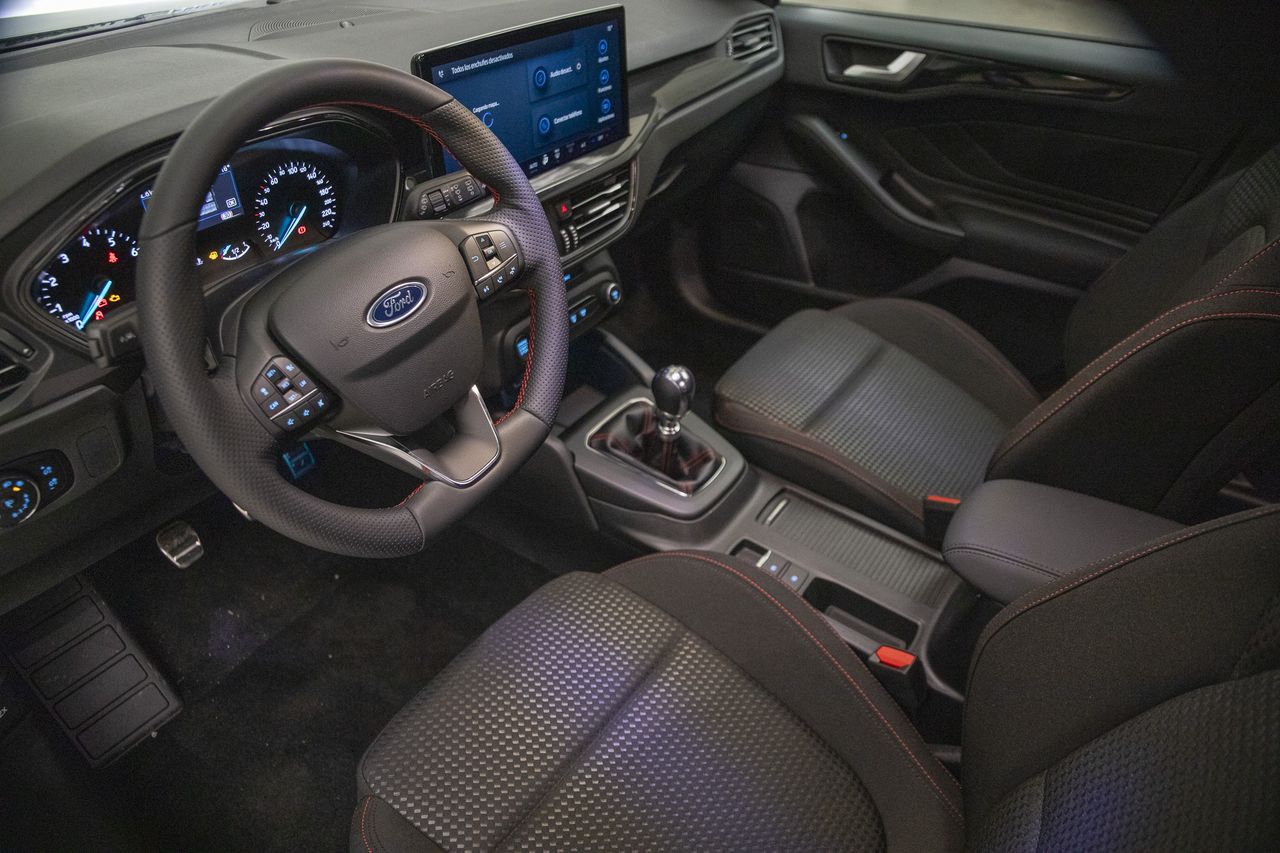 Ford Focus 1.0 ECOBOOST MHEV 92KW ST-LINE 125 5P - foto 15