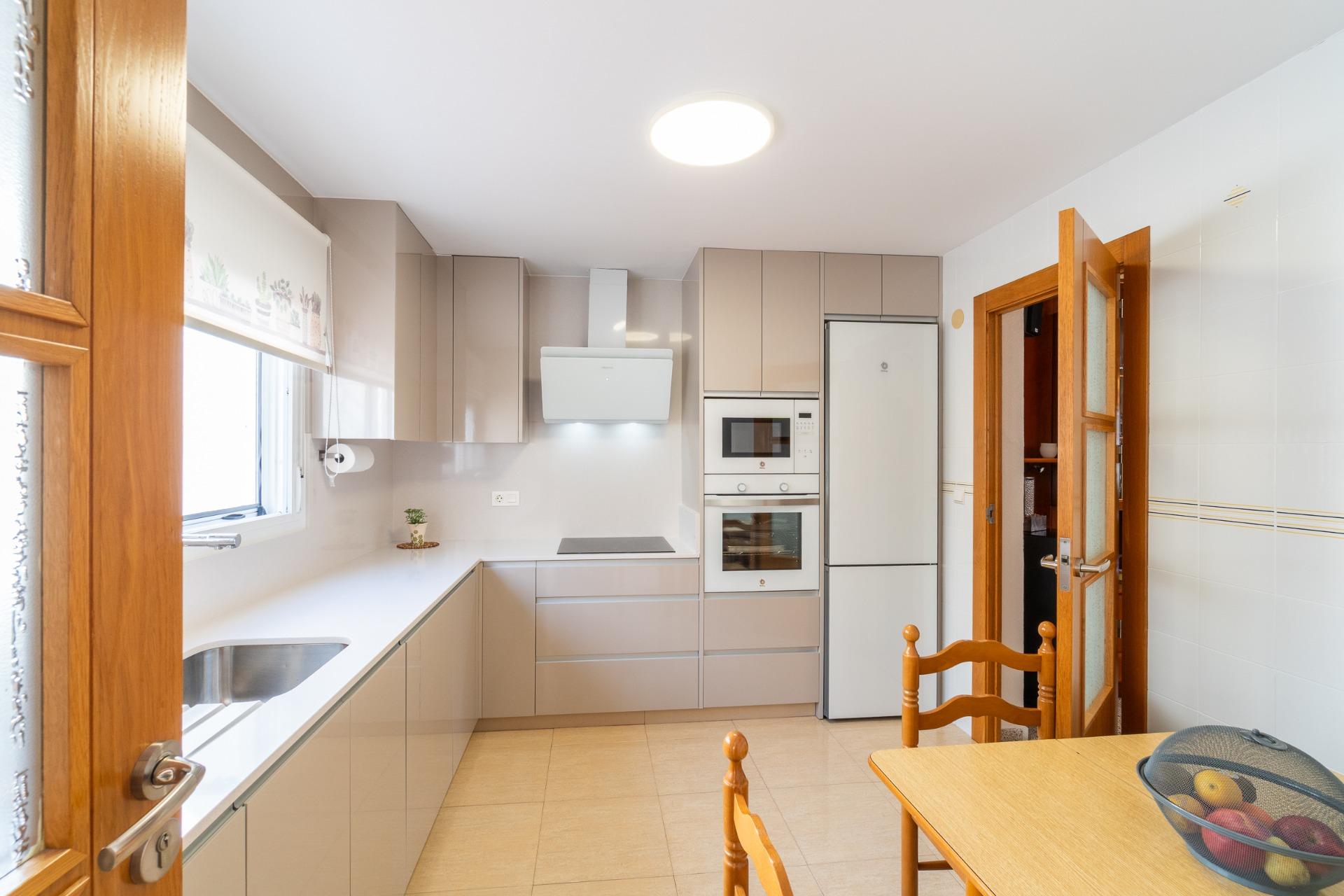 Pareado de 5 dormitorios en Torremendo, Orihuela - foto 8