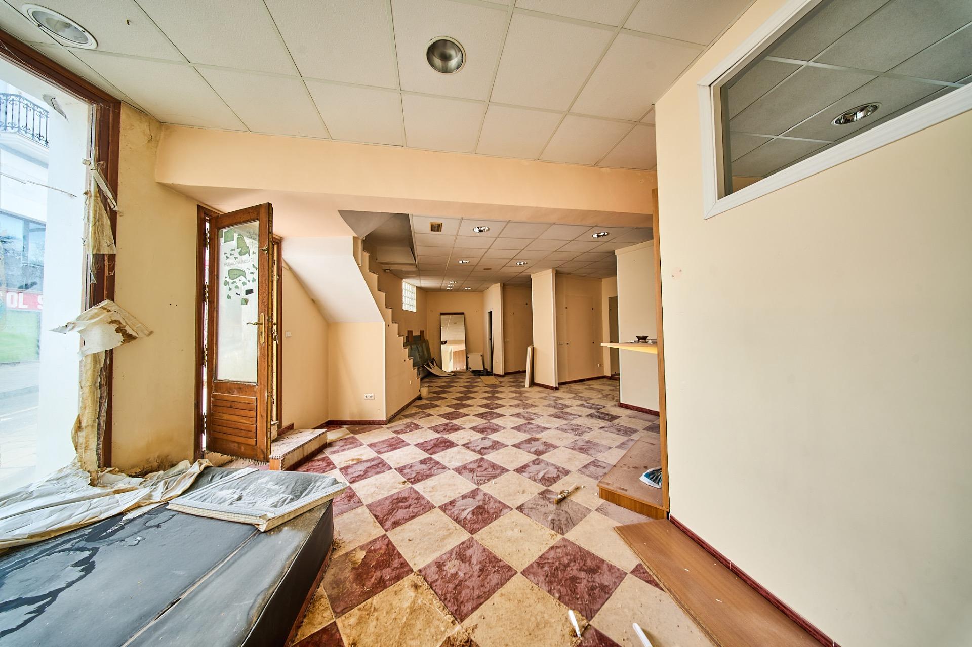 Local comercial en venta en Baza (Granada) - foto 4