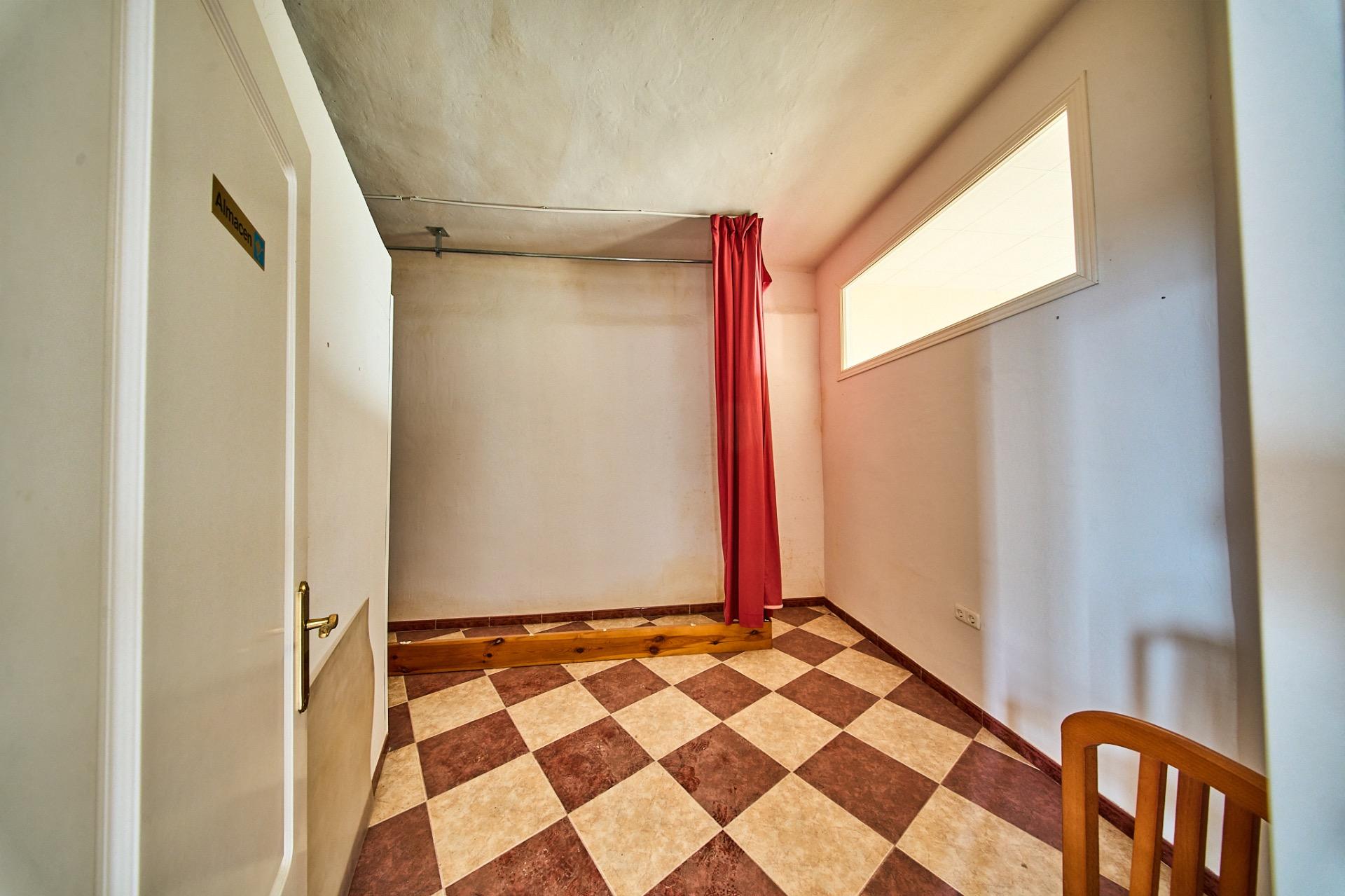 Local comercial en venta en Baza (Granada) - foto 8