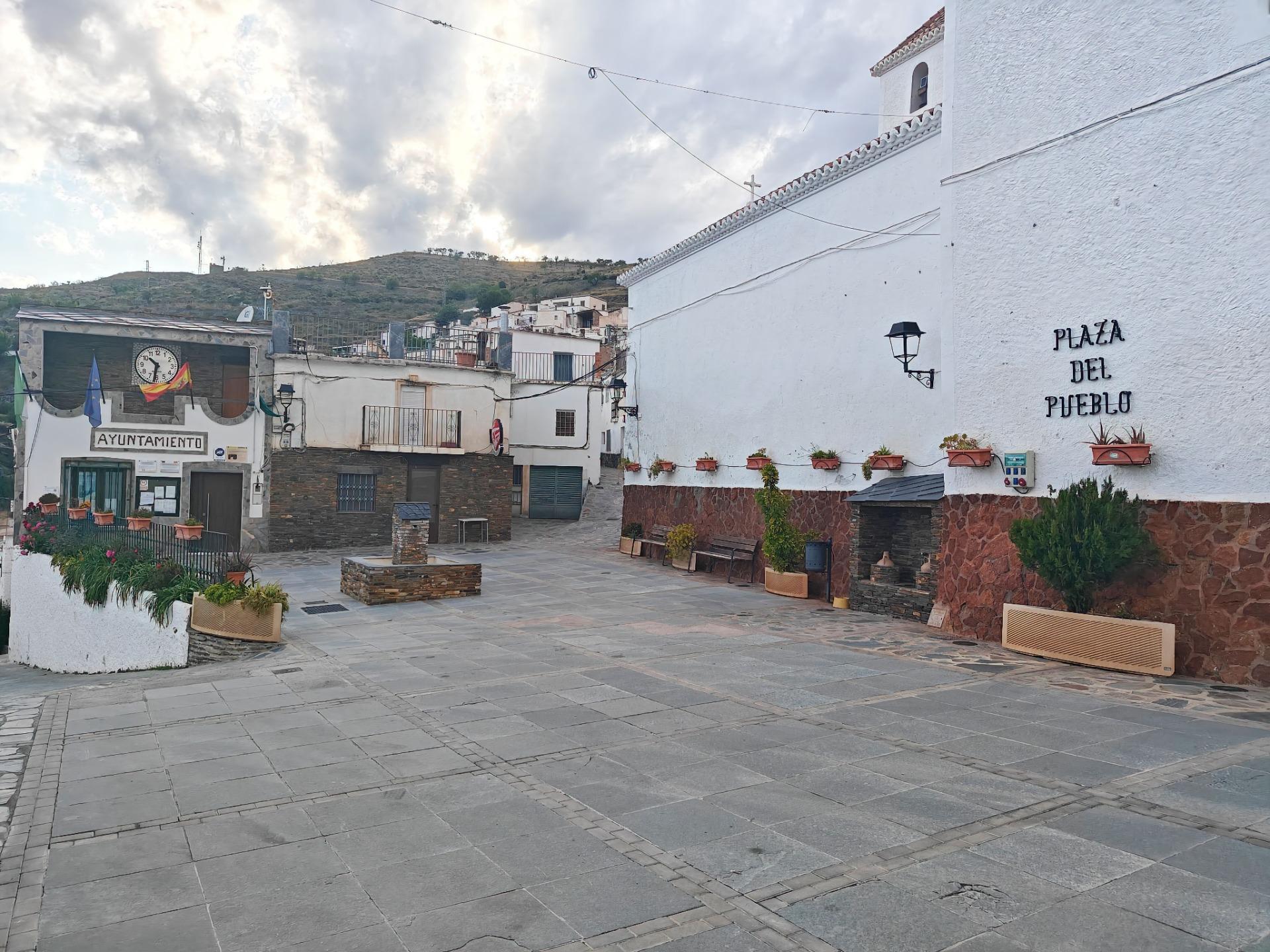 ️ Auténtica Casa de Pueblo en Olula de Castro: Refugio en lo - foto 37
