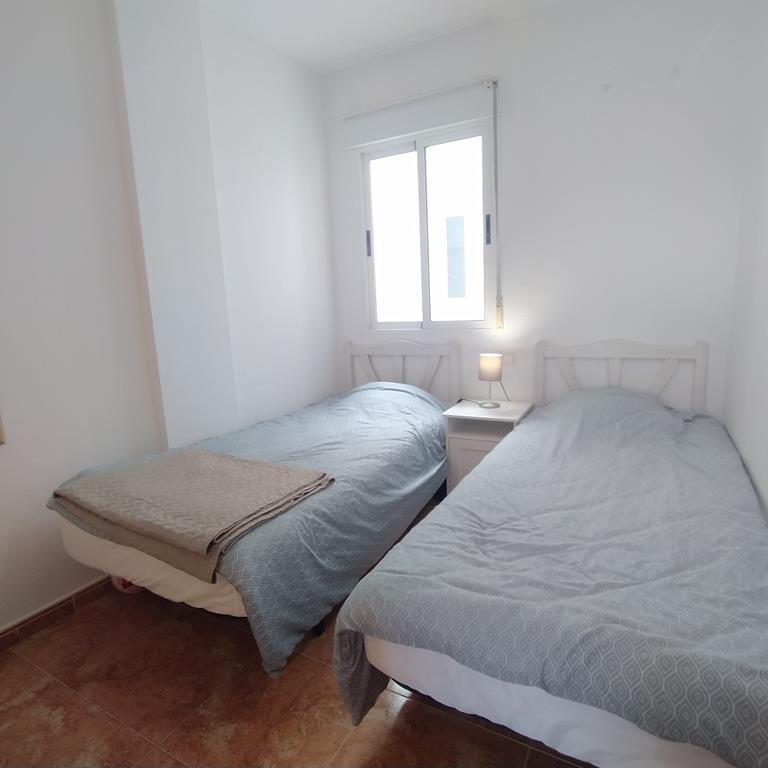 Luminoso apartamento con 2 piscinas y orientación Sur cerca  - foto 13