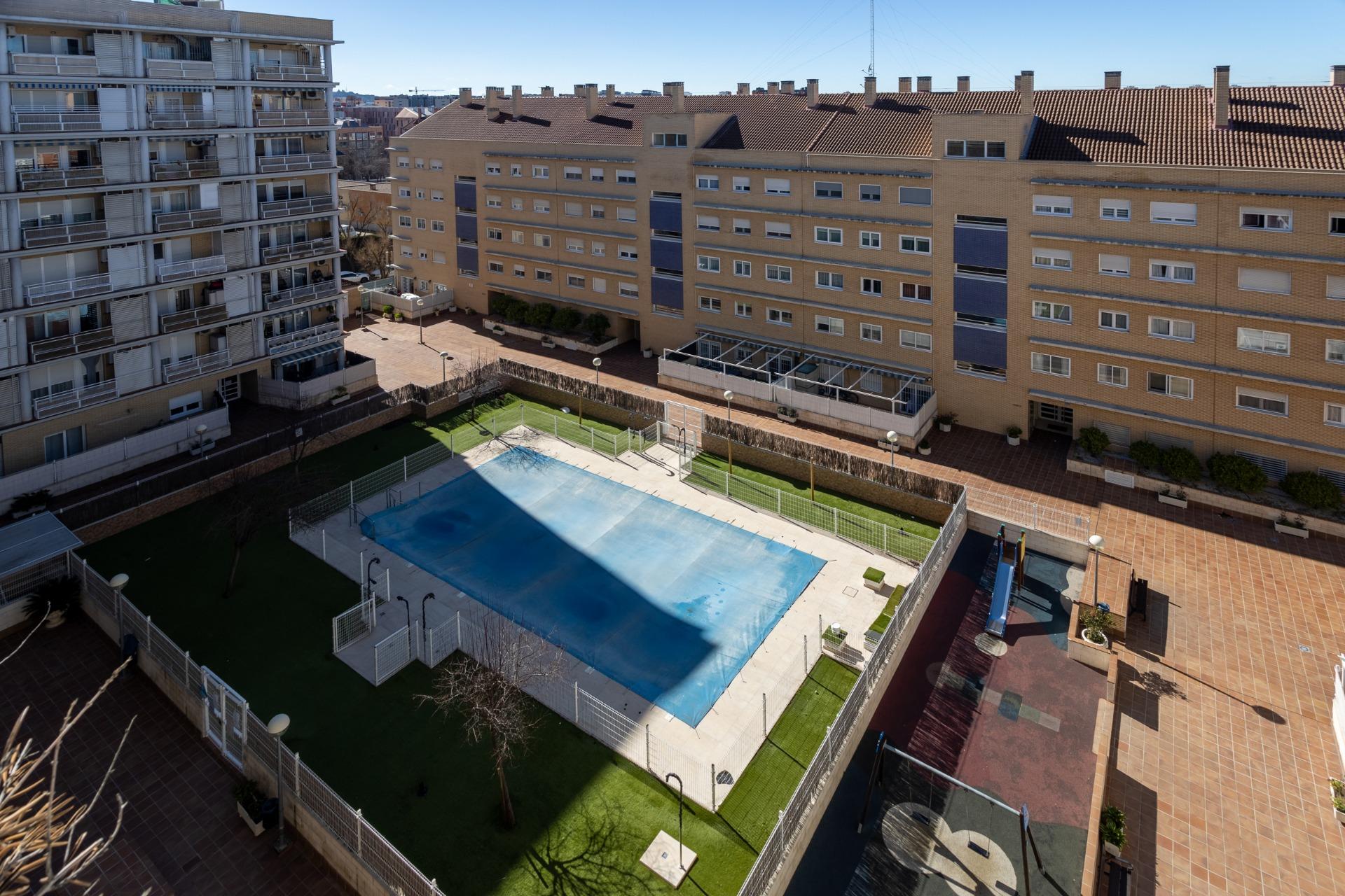 Piso de 4 dormitorios con terraza, garaje y piscina en urban - foto 14