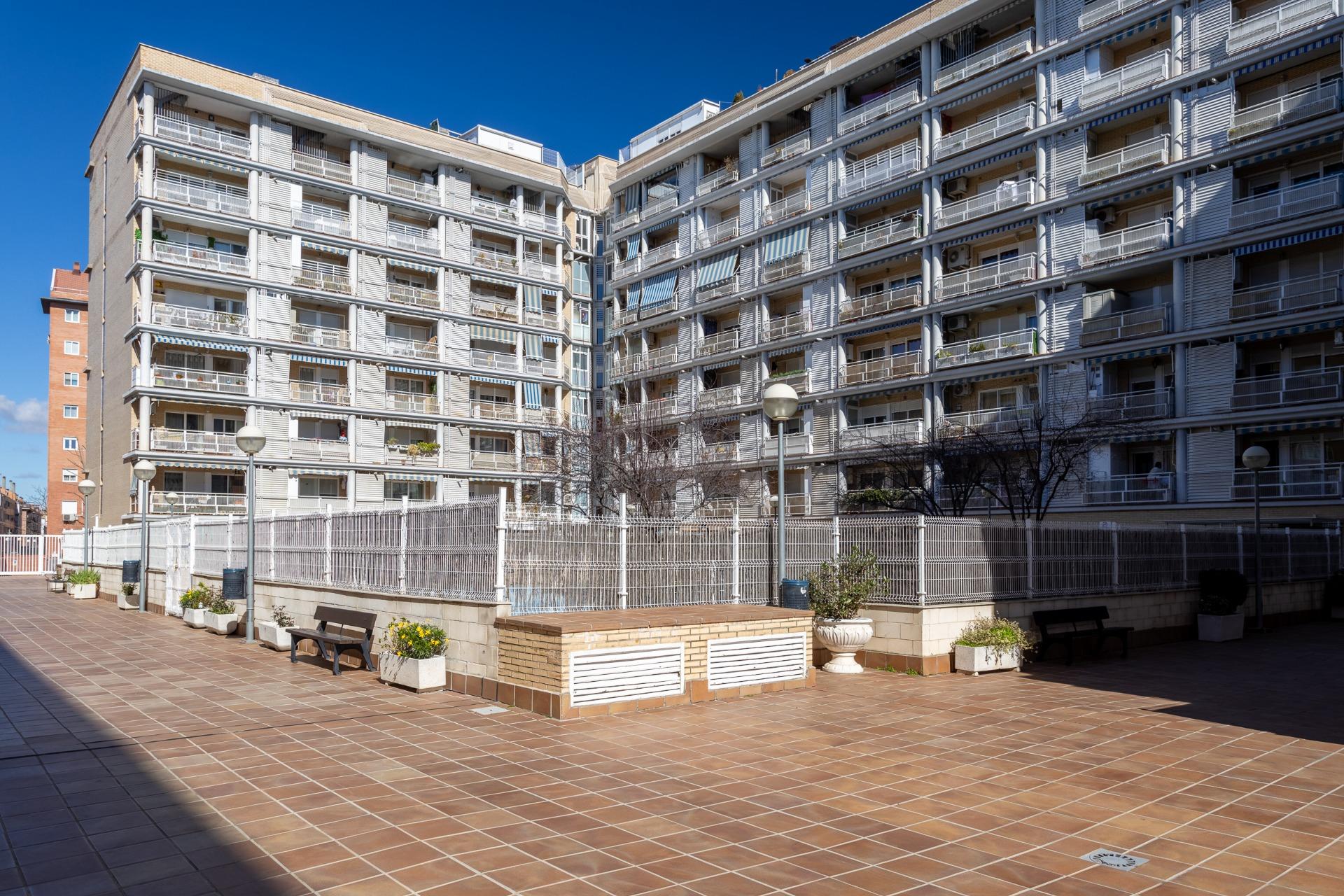 Piso de 4 dormitorios con terraza, garaje y piscina en urban - foto 37