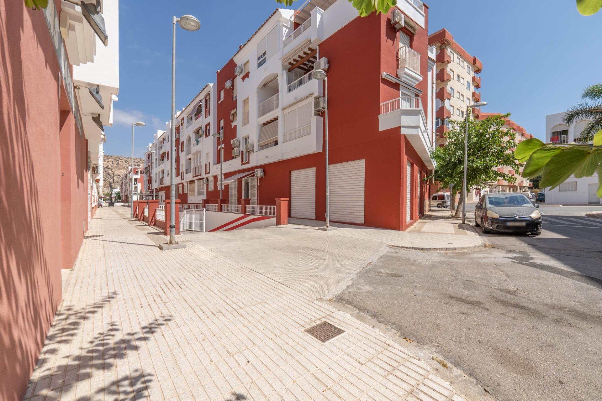 Magnífico apartamento de 2 habitaciones, terraza y garaje en - foto 6