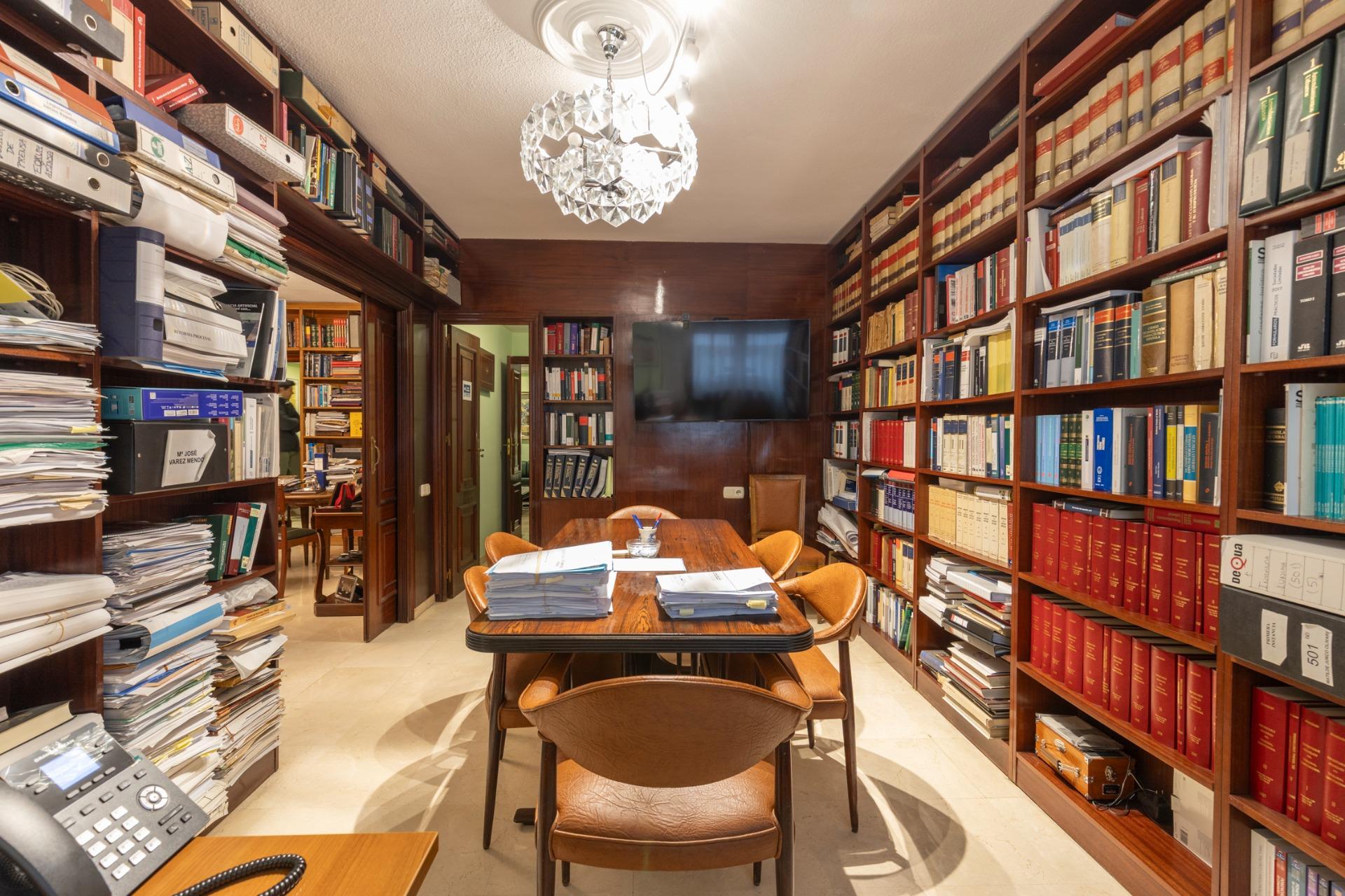 Piso en pleno centro de Granada con 2 plazas de garaje y tra - foto 15