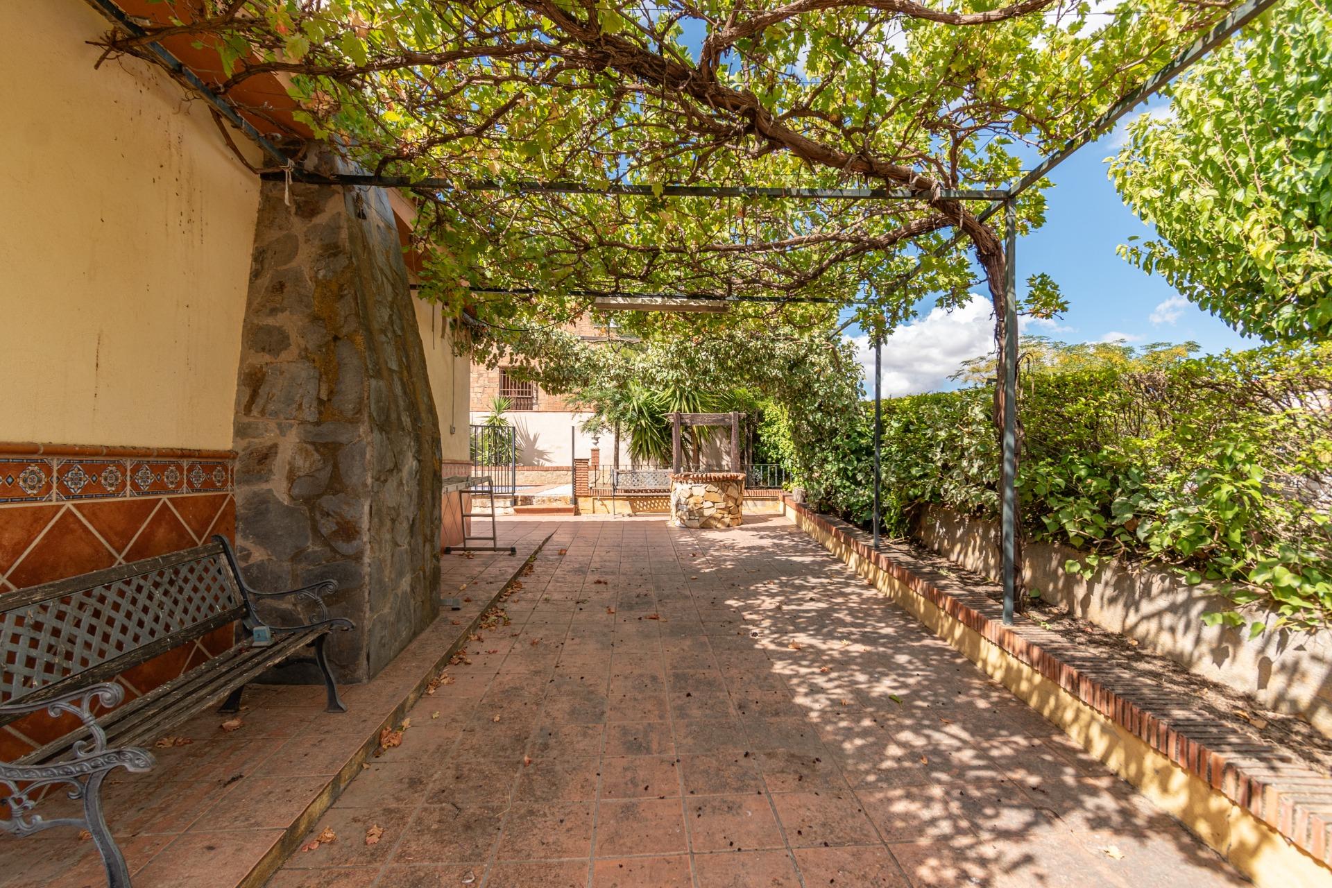 Impresionante Chalet en Otura con Piscina y Vistas - foto 6