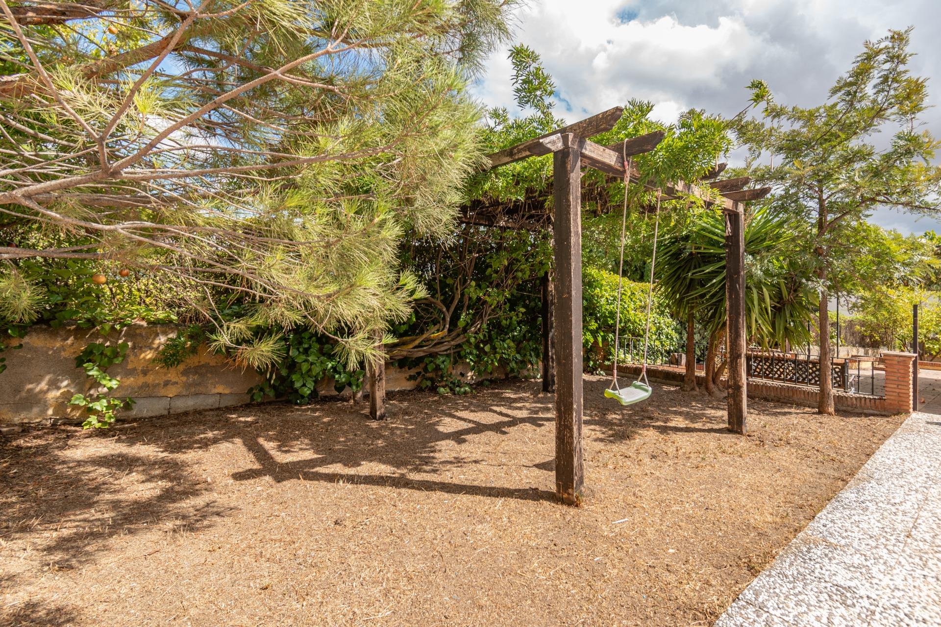 Impresionante Chalet en Otura con Piscina y Vistas - foto 9