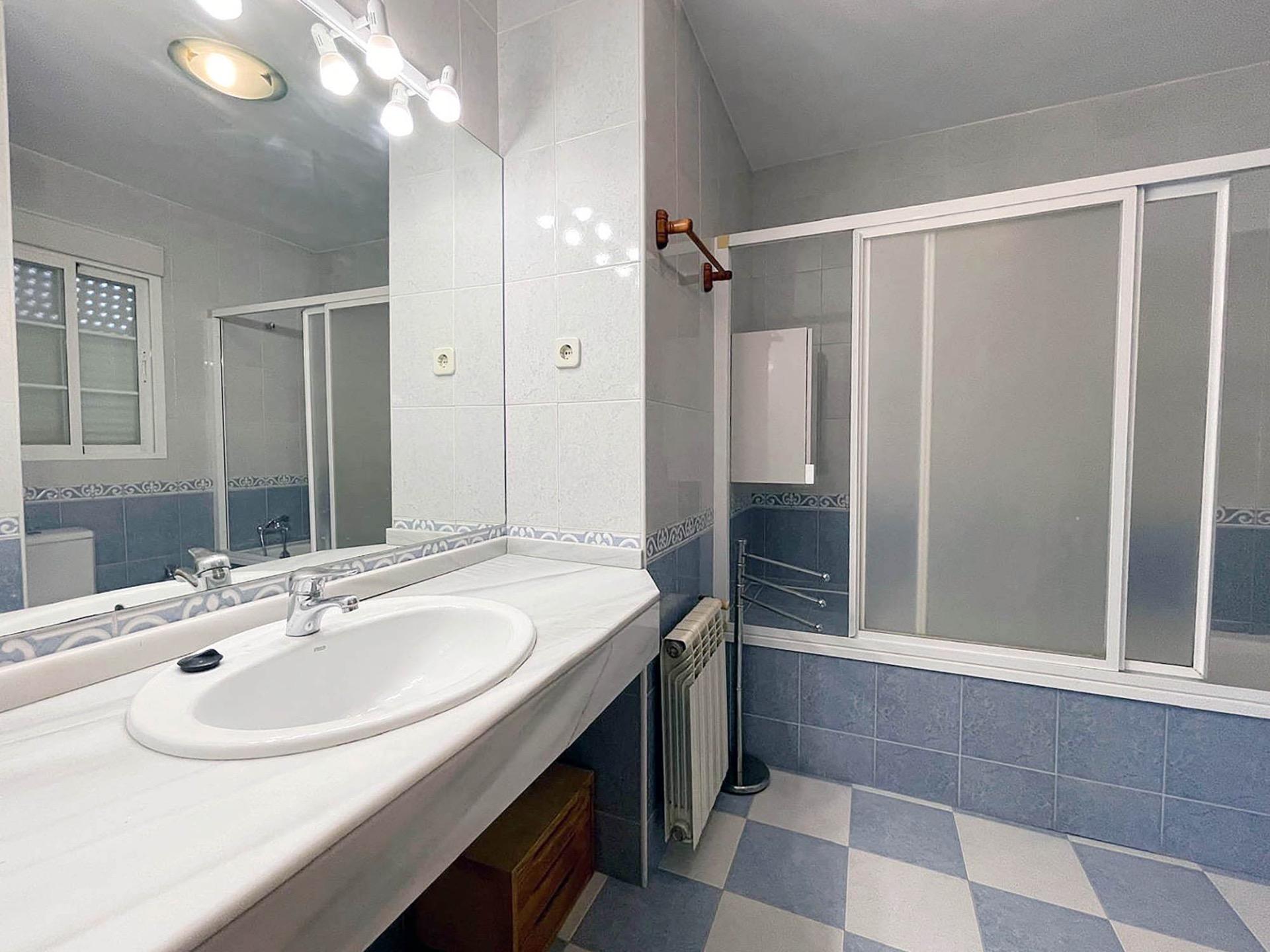 CHALET PAREADO EN ALQUILER PARA 5 ESTUDIANTES EN VILLANUEVA  - foto 21