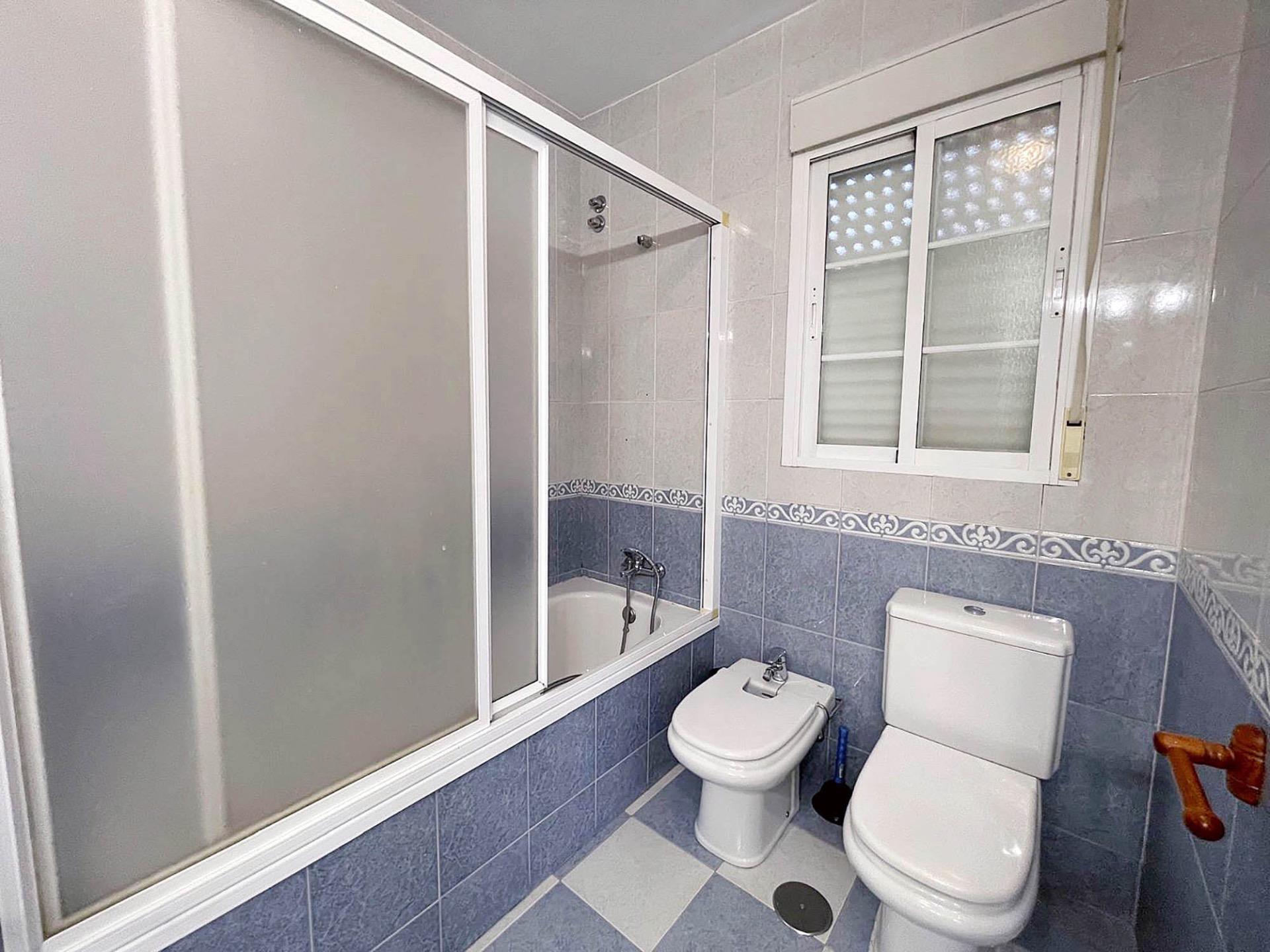 CHALET PAREADO EN ALQUILER PARA 5 ESTUDIANTES EN VILLANUEVA  - foto 23