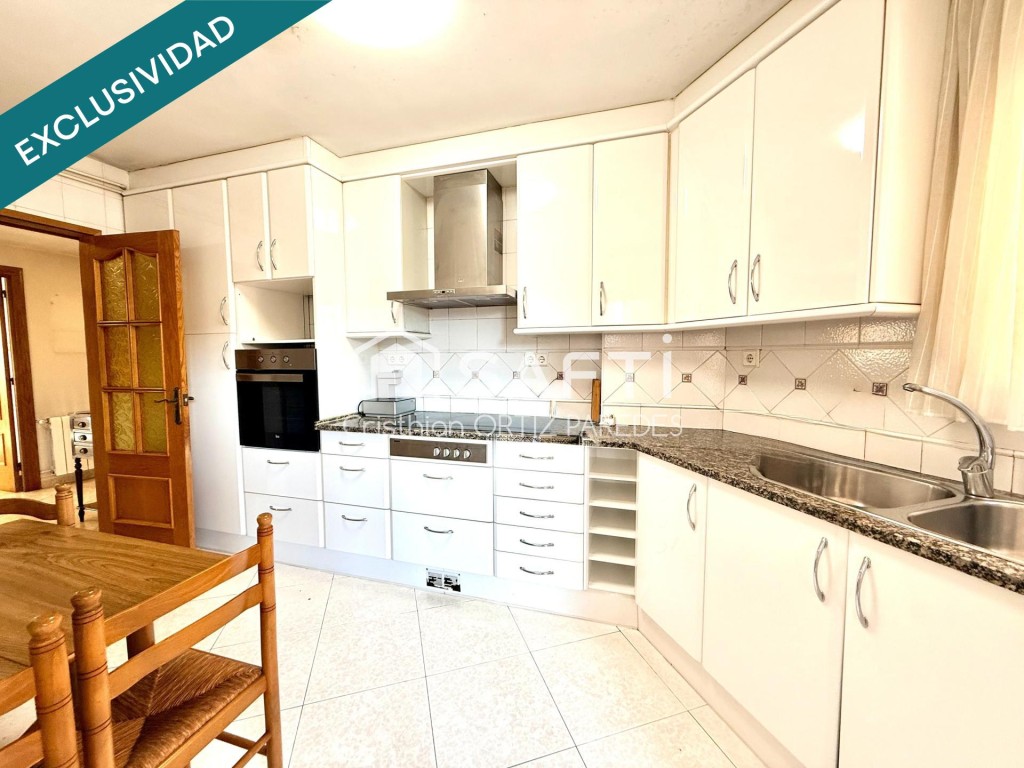 Piso de 130 m² con 2 plazas de parking incluidas en Lloret d - foto 3